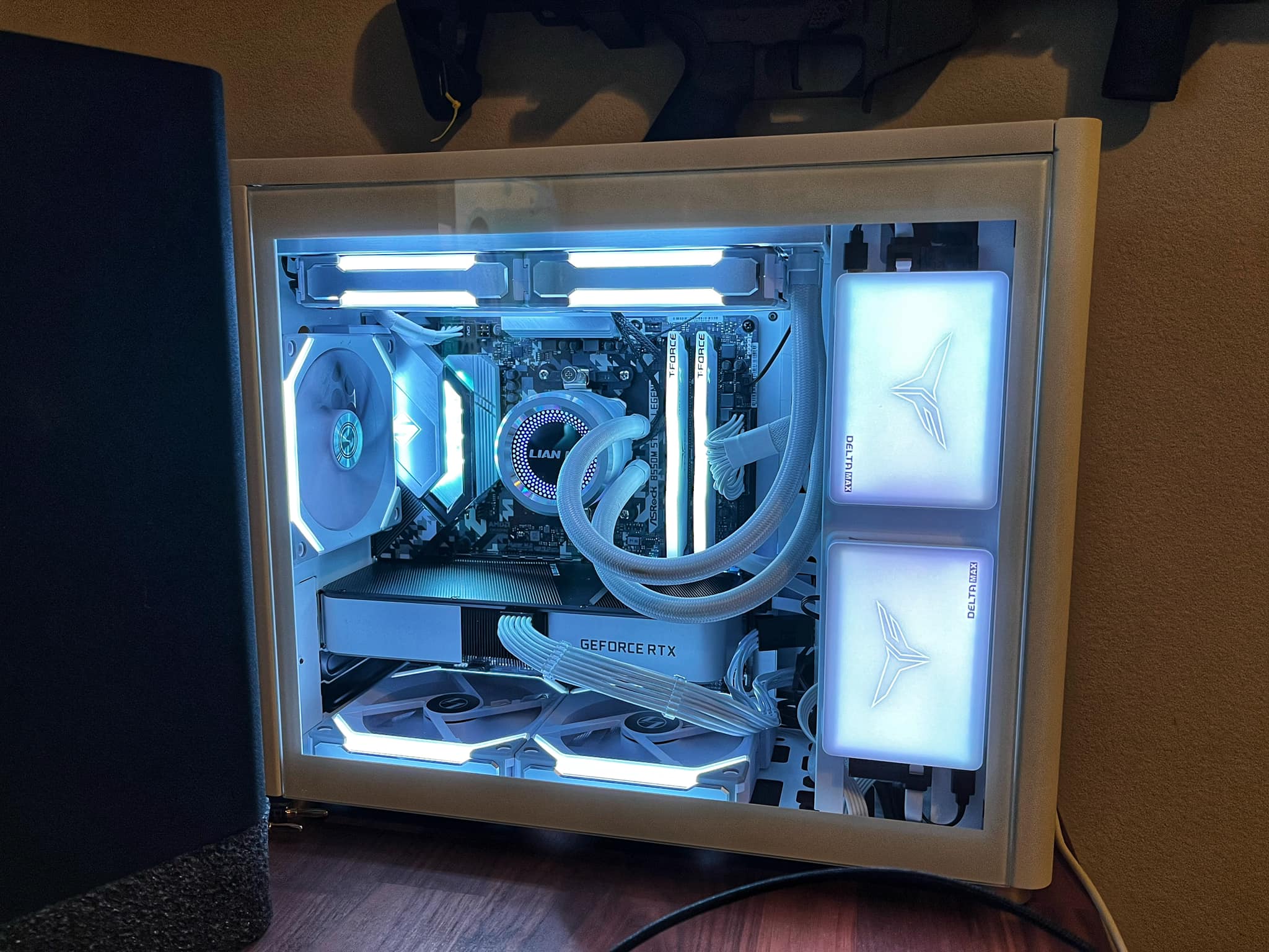 Showcasing my second PC build with Ryzen 7 3800X and RTX 3060 Ti