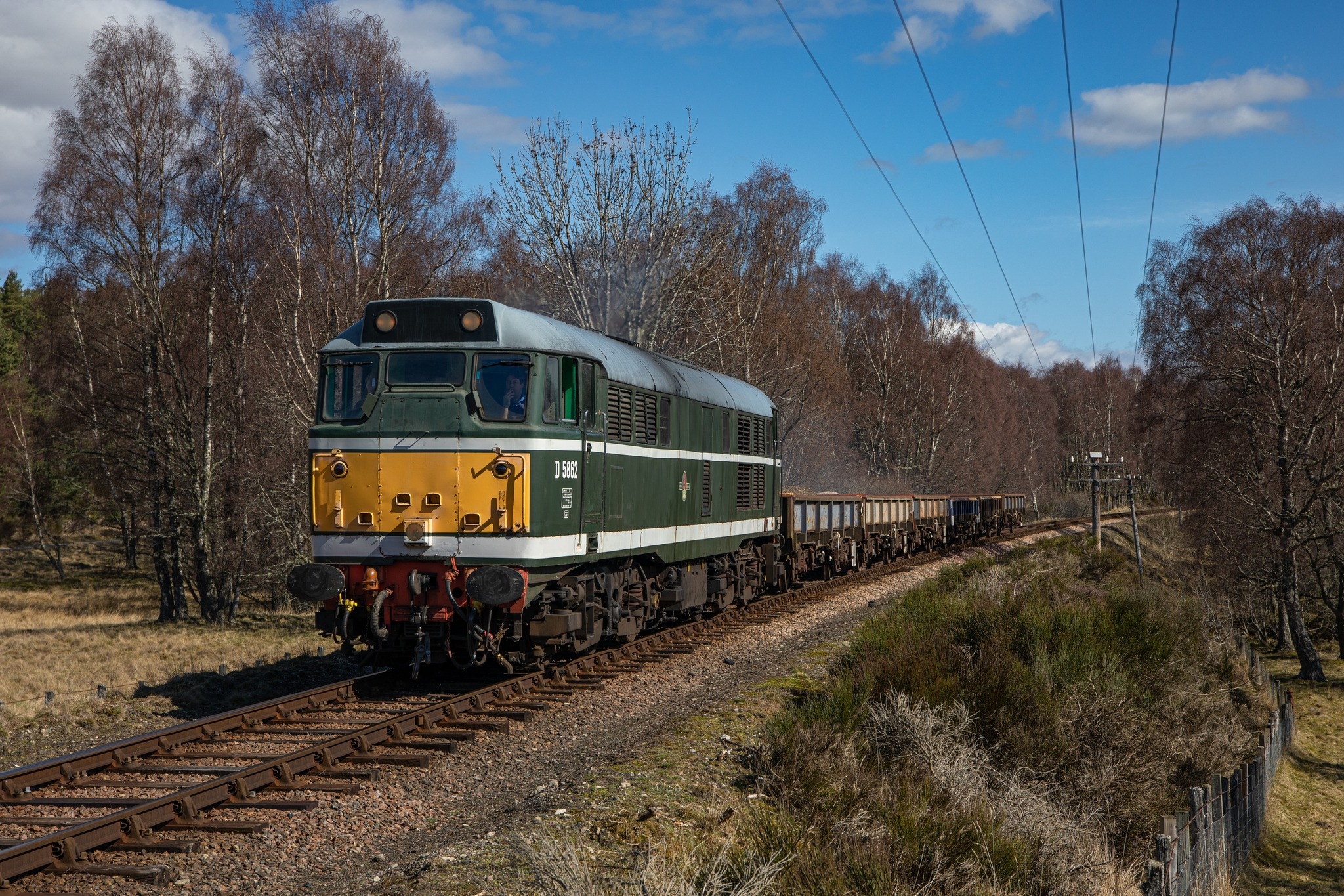 Strathspey Railway Diesels - Some shots from today : finally D5862 ...