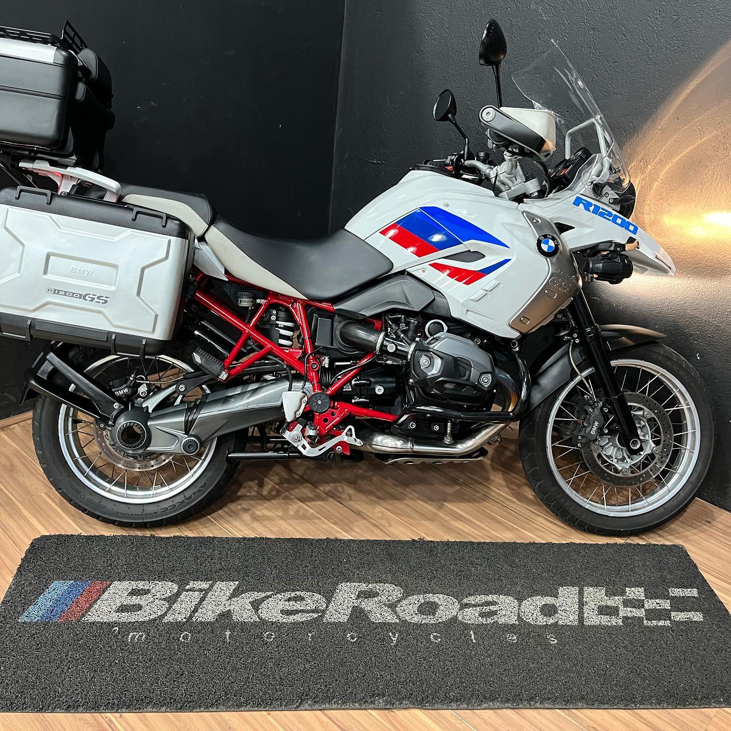 . BMW R1200GS Premium Rallye -... - Bike Road Motorcycles | Facebook