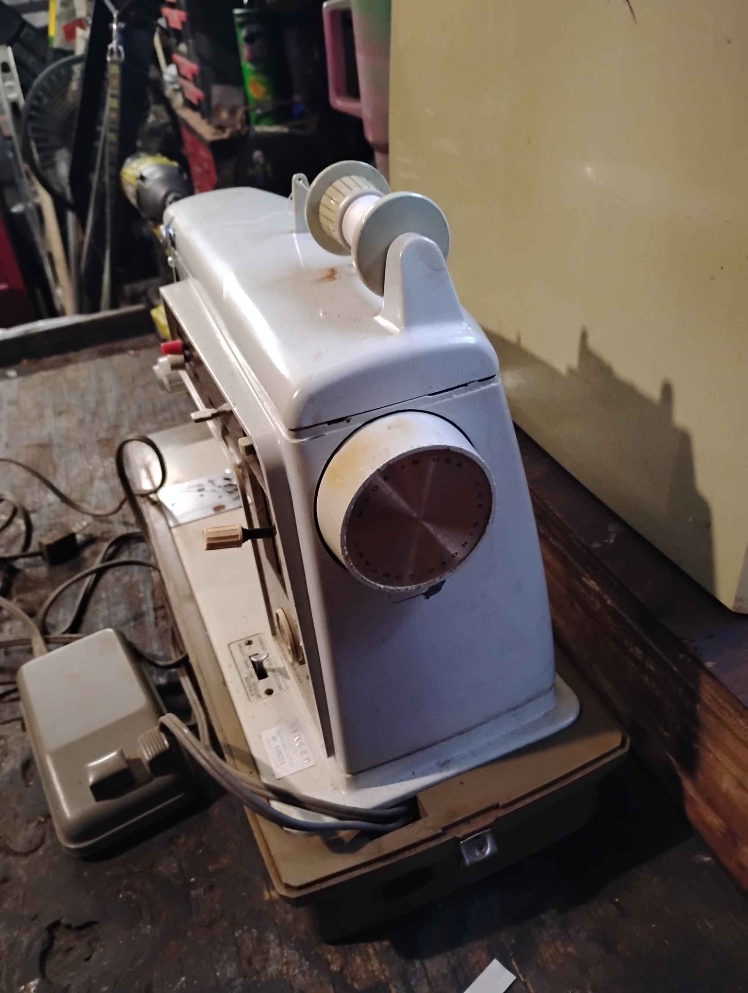 Working Singer Touch & Sew Deluxe 630 Sewing Machine w Case - Sewing ...