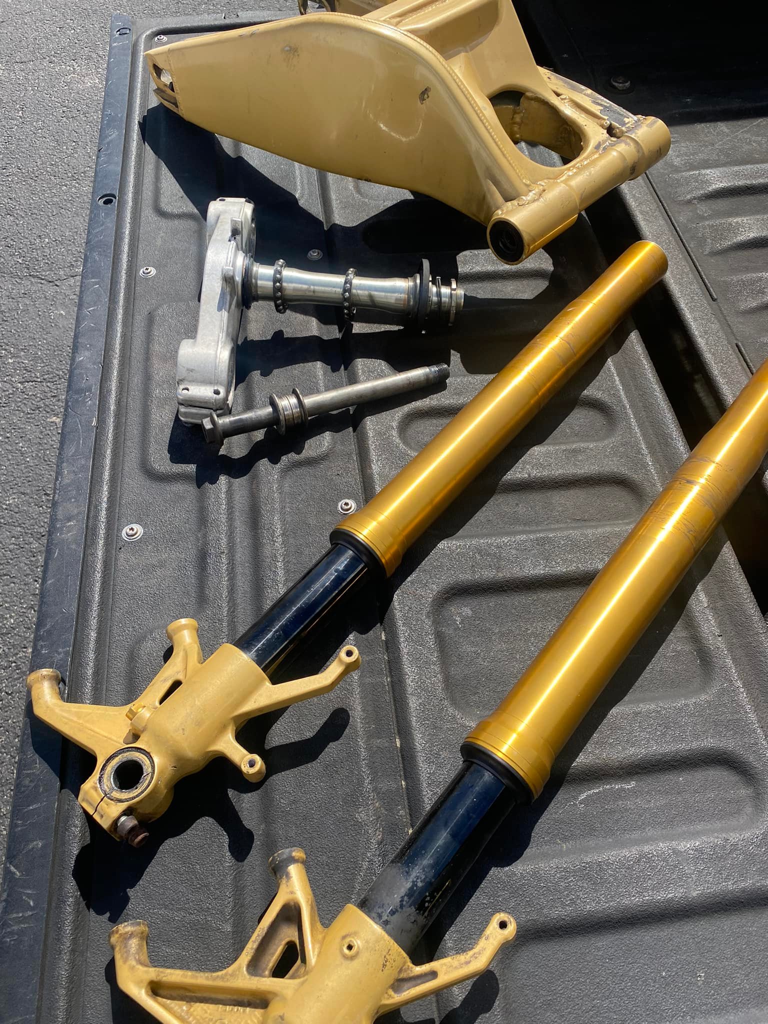 Parts for sale from 2004 2005 Kawasaki ZX10 Front axle 25 Lower