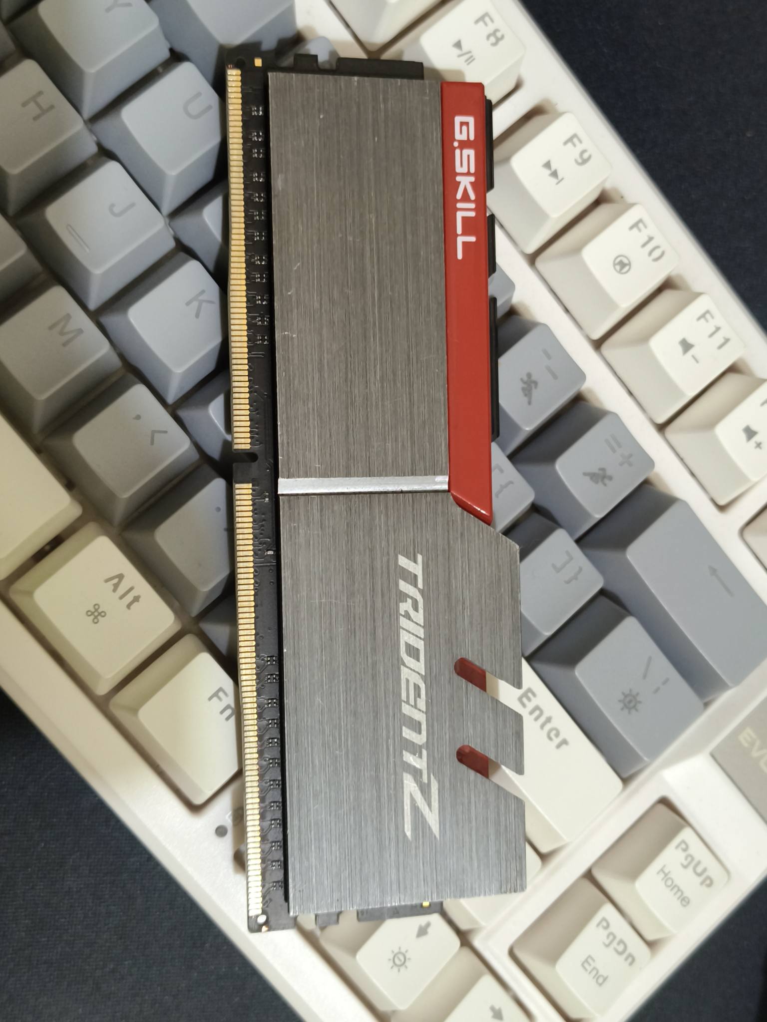 G.SKILLTridentZ RGB DDR4-2400 16GB 8GBx2