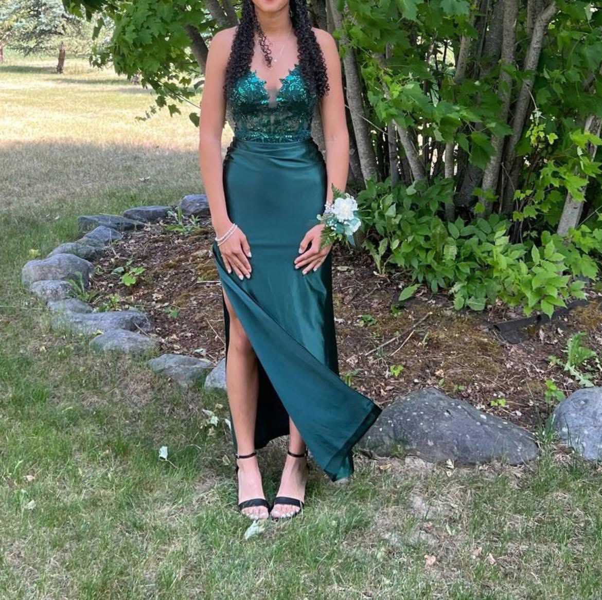 formal dresses kelowna Emerald green prom dress for sale Men's Apparel