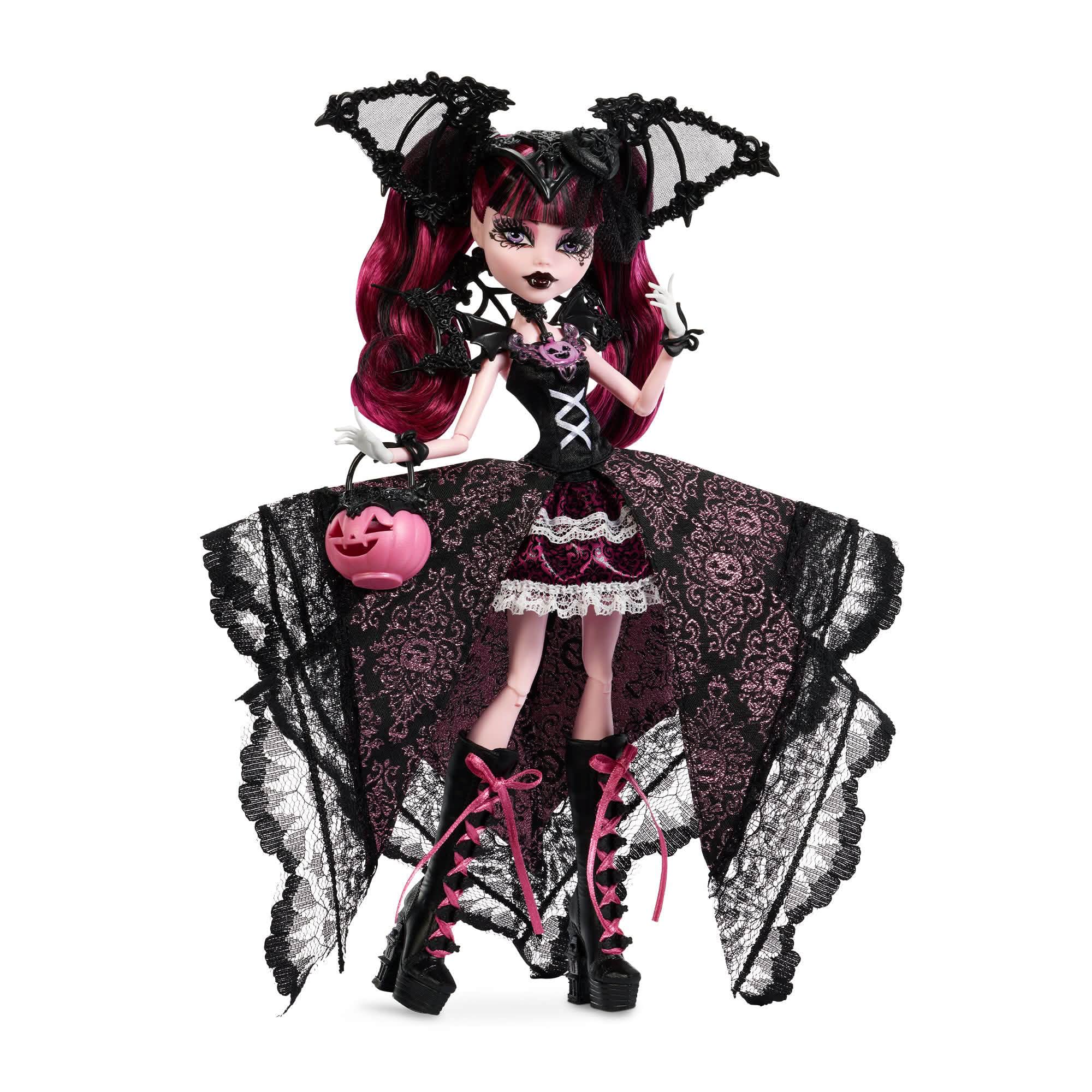 Draculaura Halloween Edition 🎃 Releasing October 13, 2026 on