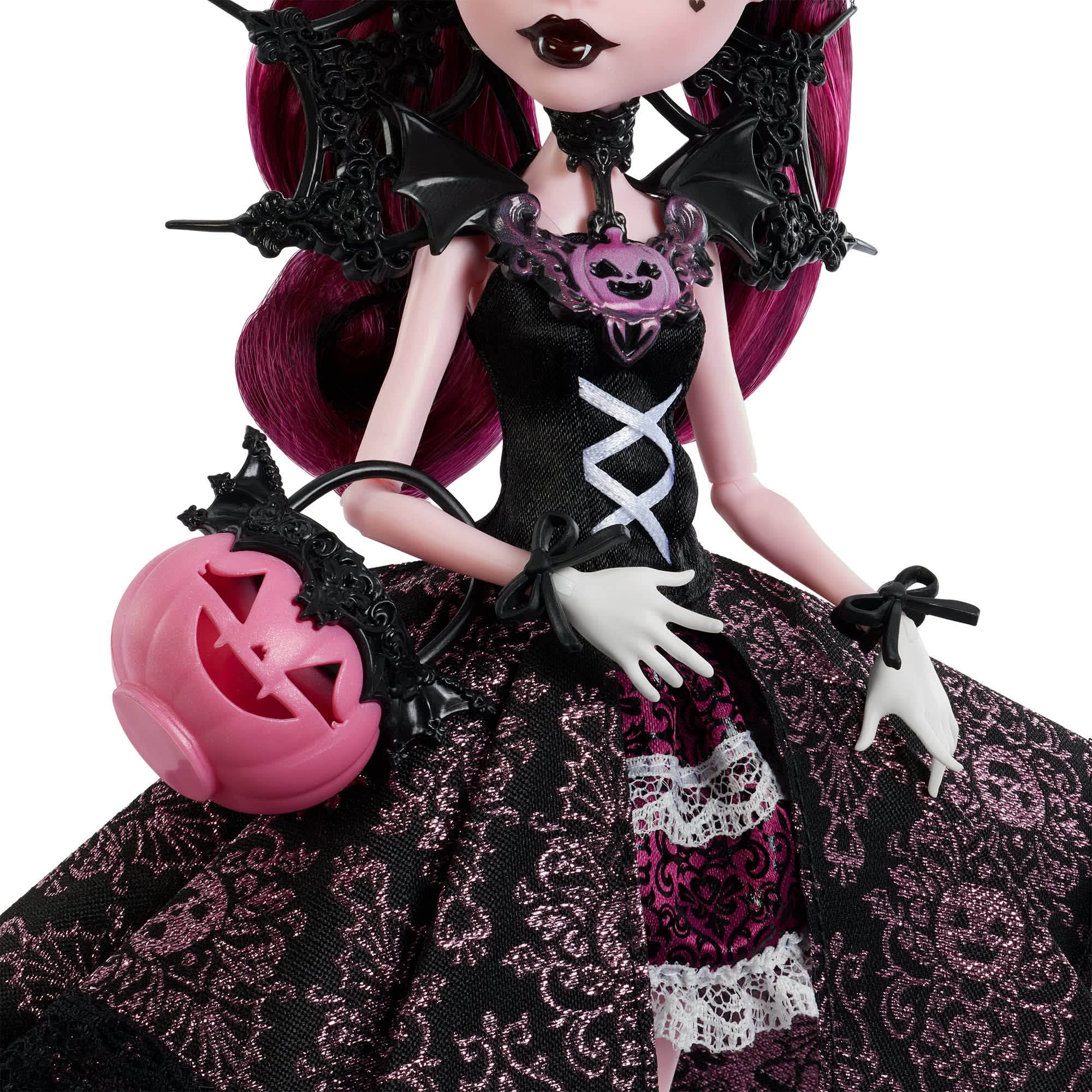 Draculaura Halloween Edition 🎃 Releasing October 13, 2026 on