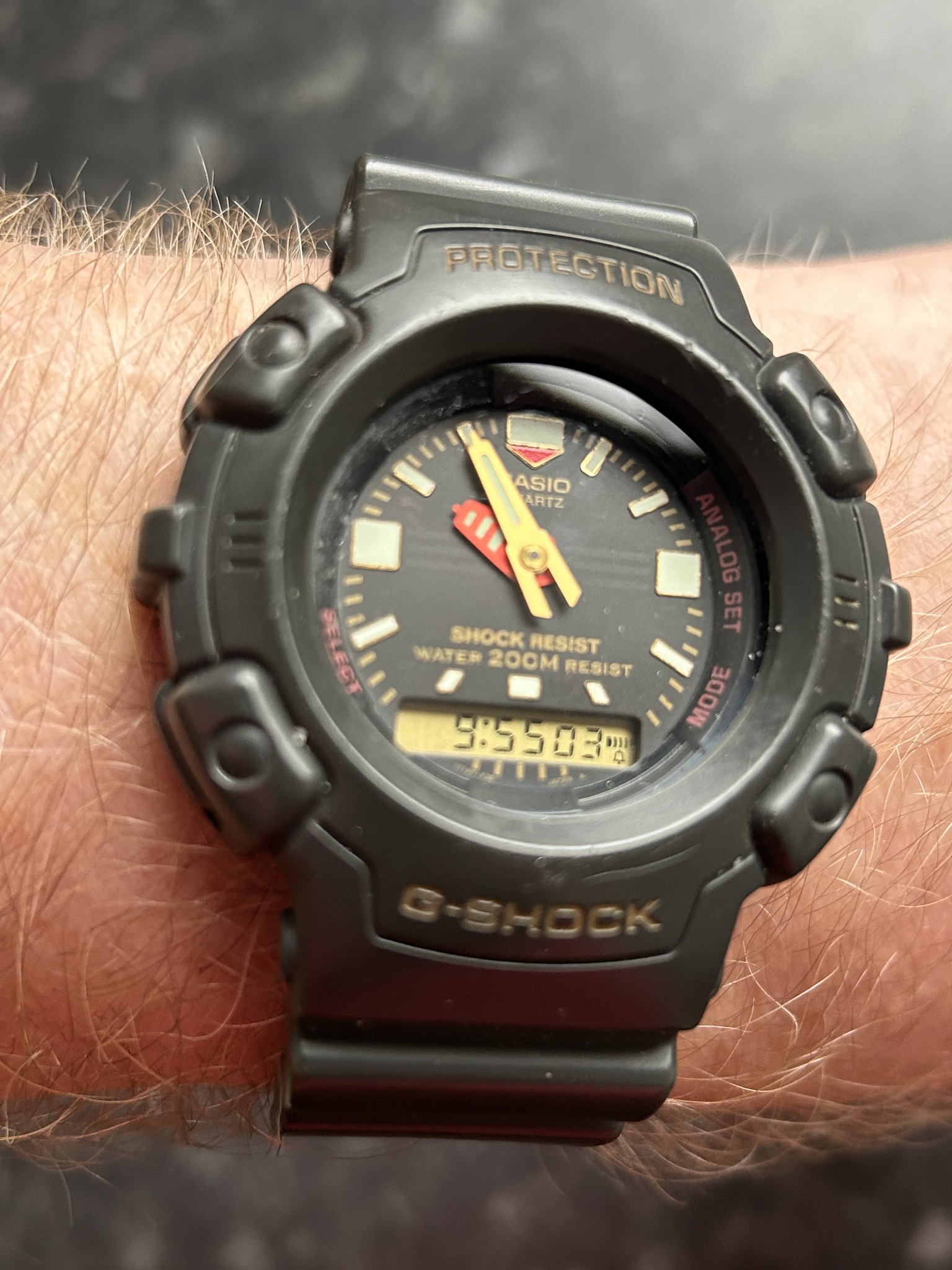 Nice Casio G-Shock AW-560 in good working condition with good 