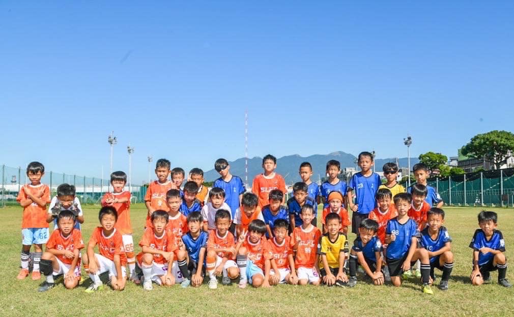 SLFC - SLFC🔥 U10的球員也在努力備戰學童盃喔！ 相互交流！以球會友！🤝 感謝#士東國小的球員及教練團...