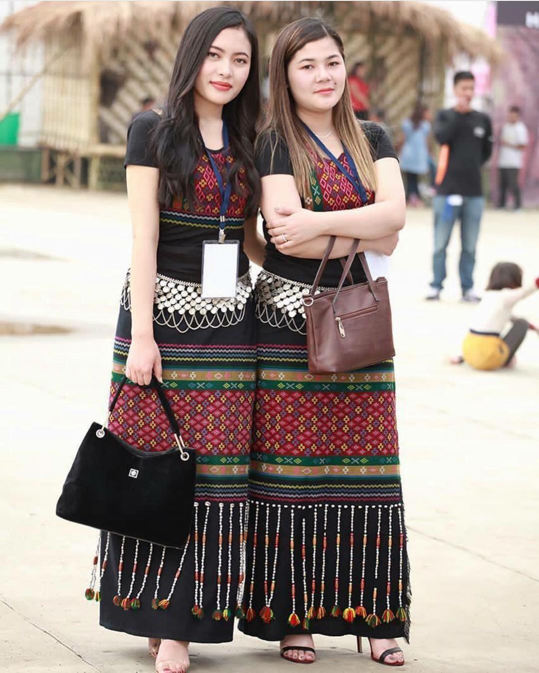 mizo traditional dress design Attire; Amazing Myanmar 🧡 Mizo traditional attire is a beautiful expression of the rich cultural heritage, artistry, and identity of the Mizo people of Mizoram. Characterized by elegant handwoven fabrics Mizo tops design You can never go armor Color:Denim Dream