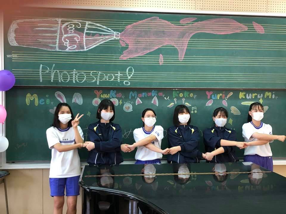 港川中学校吹奏楽部 - 港川中学校吹奏楽部 added a new photo