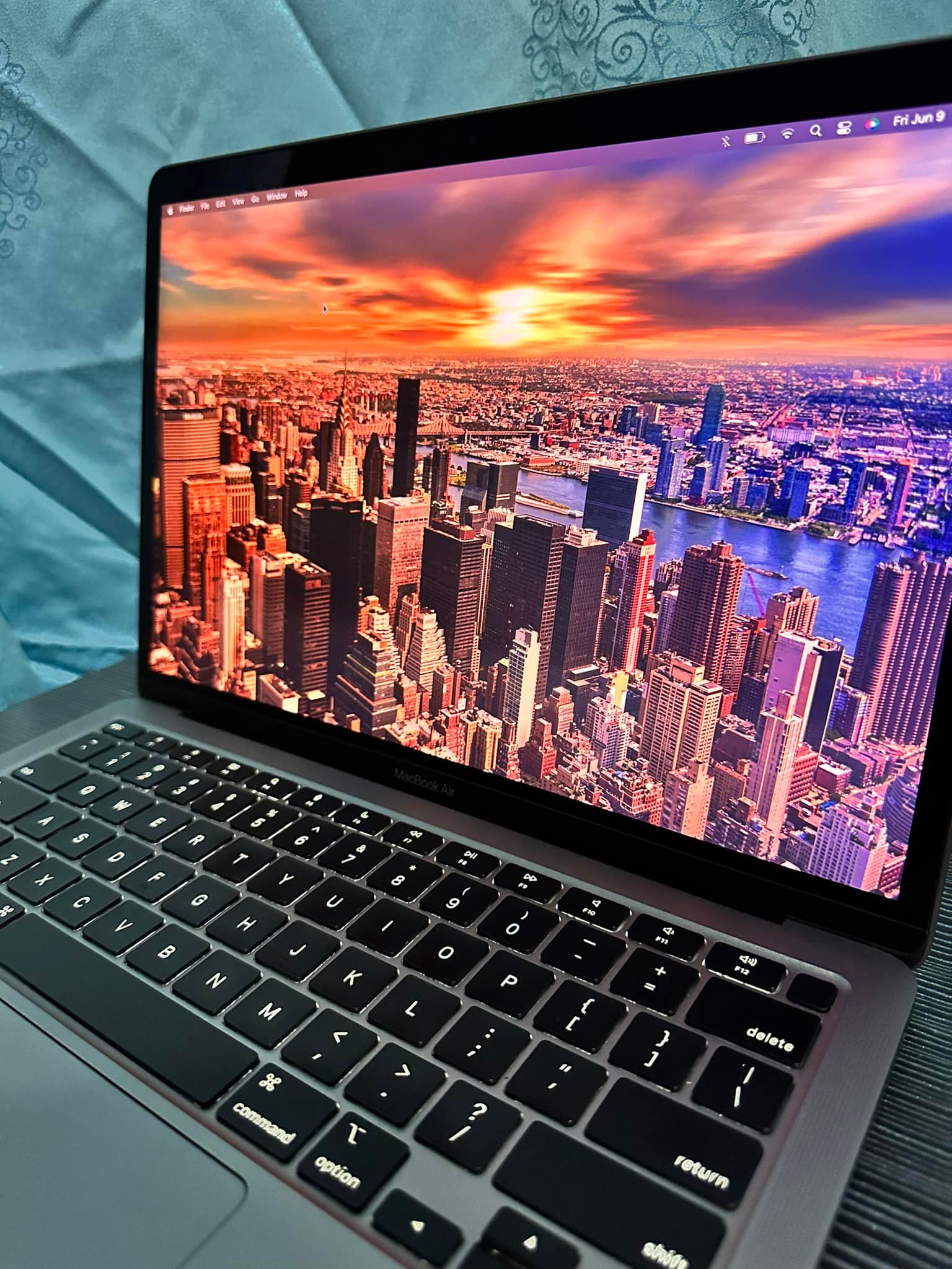 Selling my Macbook Air (M1, 2020) model Color: Space Gray Storage 