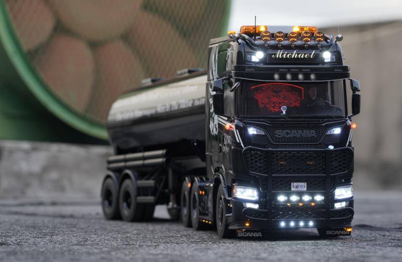 Customized High-end 1/14 Scania 770S 6x6 tractor model
