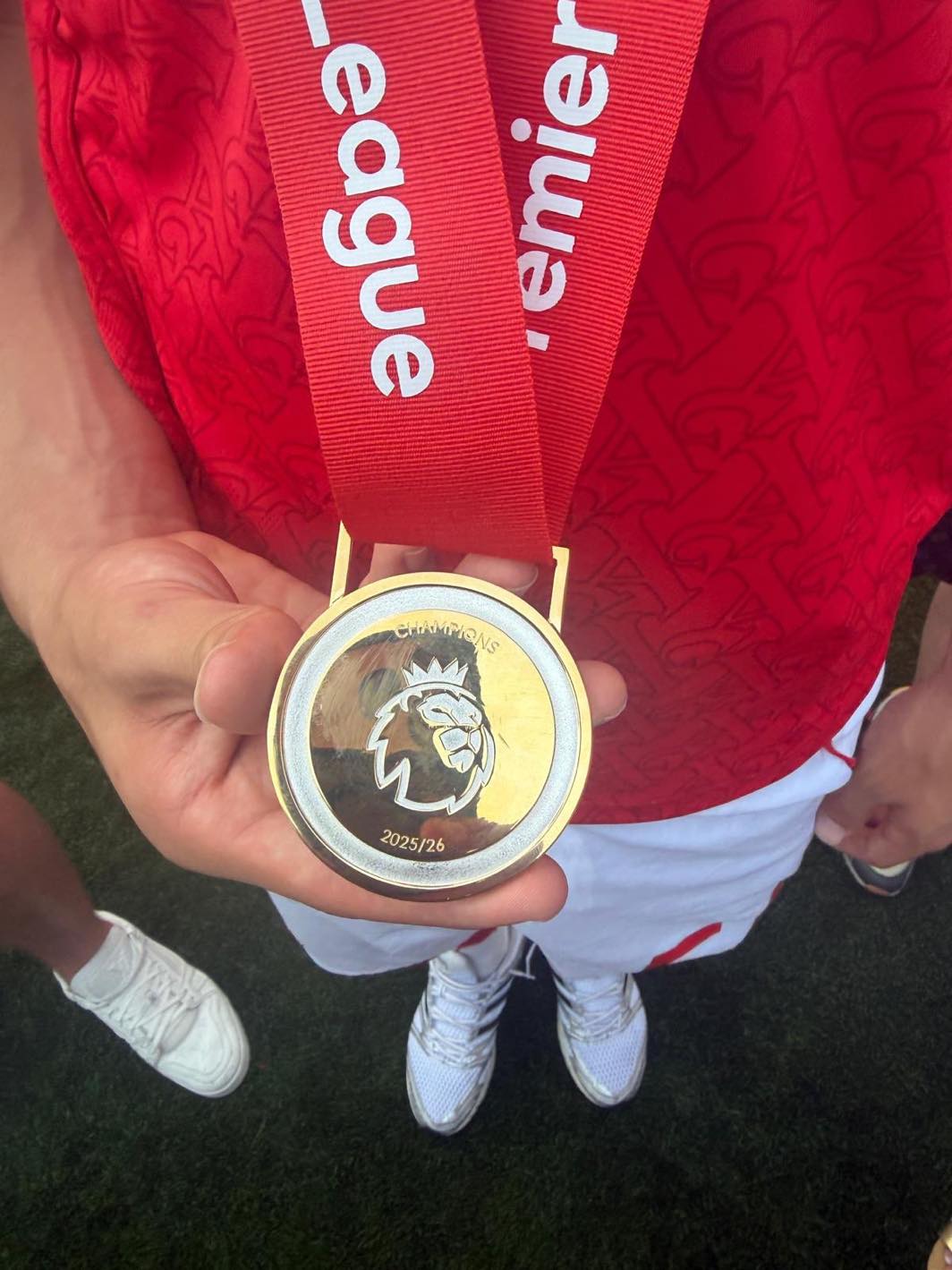 PREMIER LEAGUE 2025/26 優勝記念メダル 🏅 The 2025/26 Premier League winners' medal in all its glory. #AFC