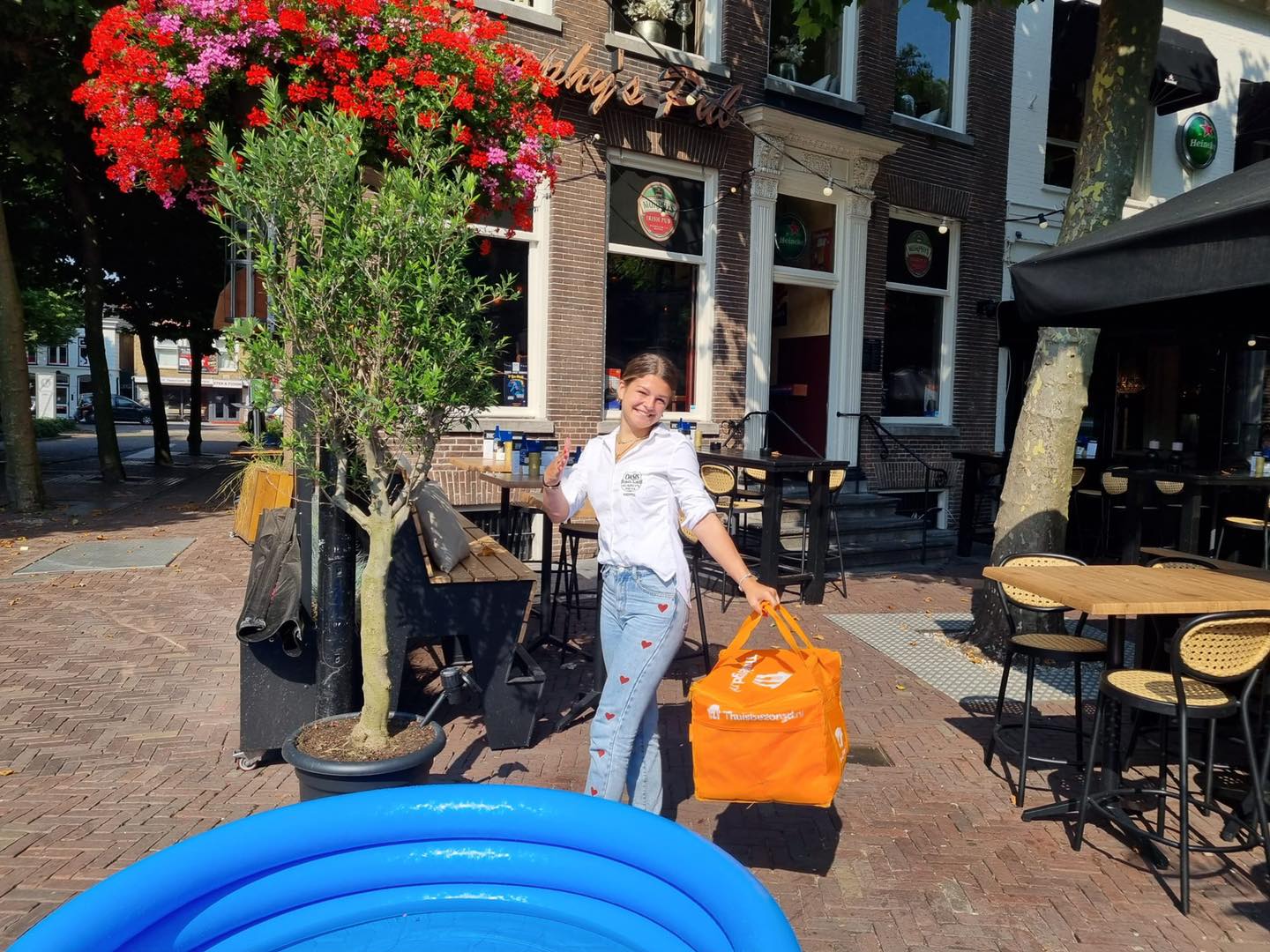 Stadscafé Oasis - • SUMMER • Lekker bij het zwembad in... | Facebook