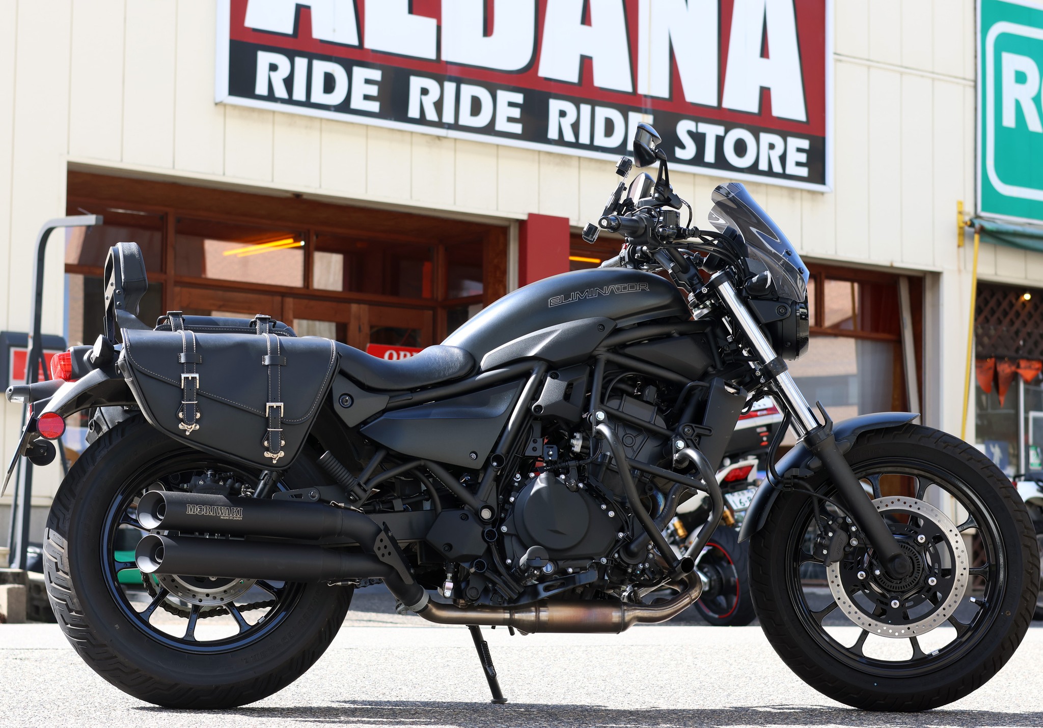 Kawasaki ELIMINATOR お天気の良い日は こんな素敵なオートバイで 