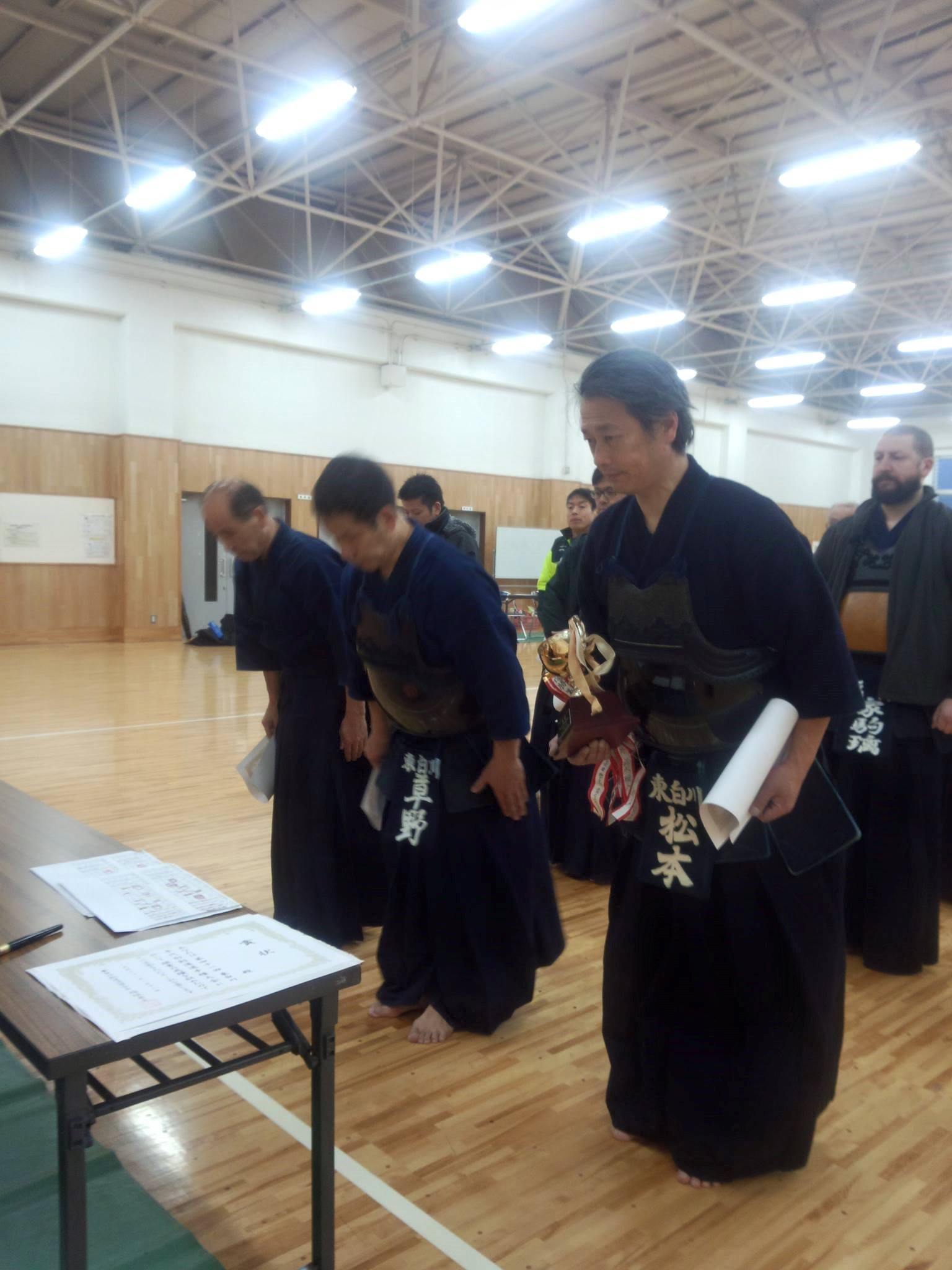 福島県剣道連盟東白川支部 本日 支部初稽古と 年代別選手権大会が開催されました 青年の部 1位 久保木壮平 2位 川村空也 3位 大友拓 深谷義弘 壮年の部 1位 金澤克美 2位 稲垣利昭 3位 鈴木真理子 高齢の部 1位 松本修 2位 草野雅明 3位 近藤弘勝 Facebook