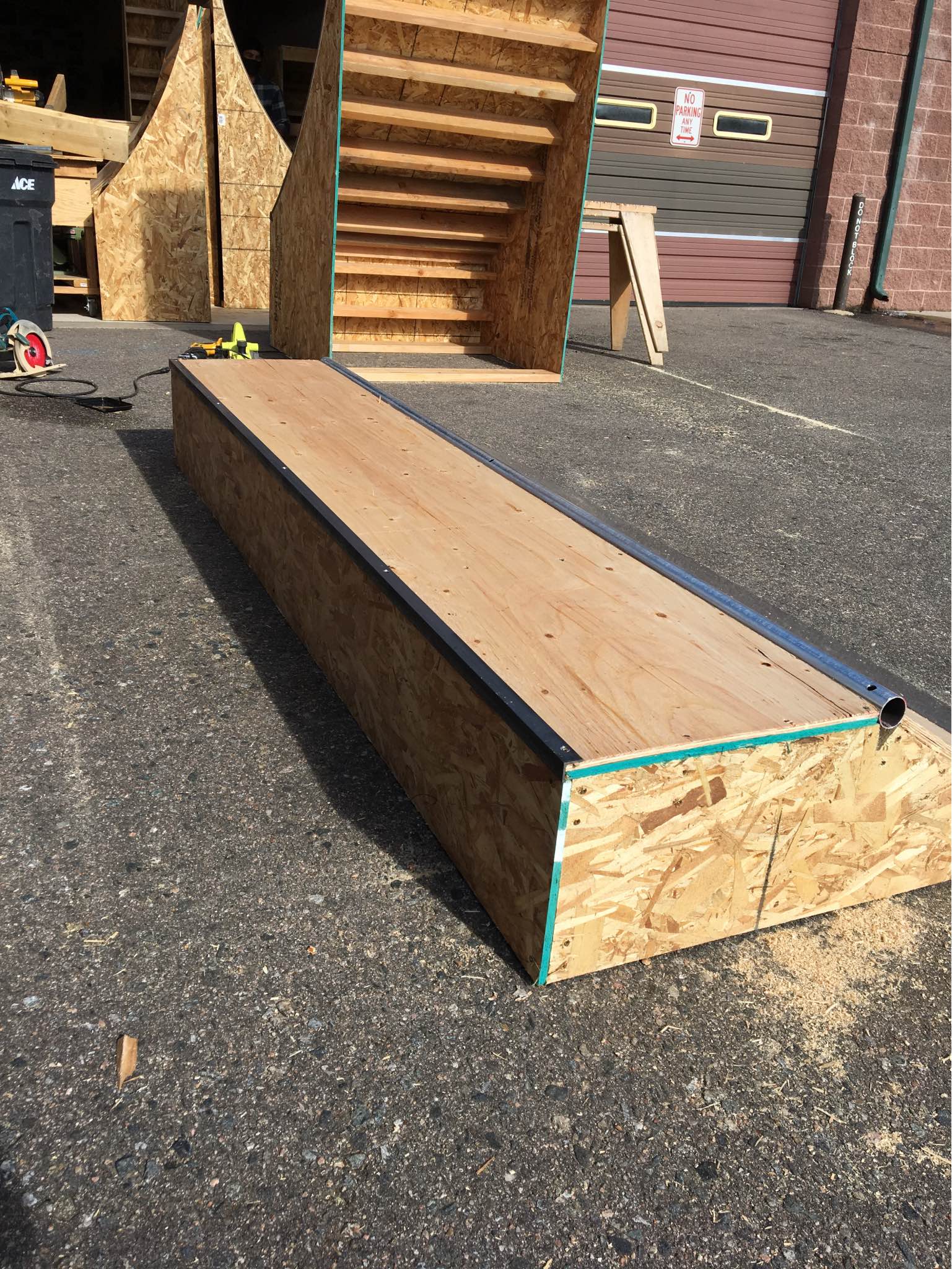 Skate Ramp Quarter Pipe/Ledge Combo - Skateboard Ramps & Rails ...