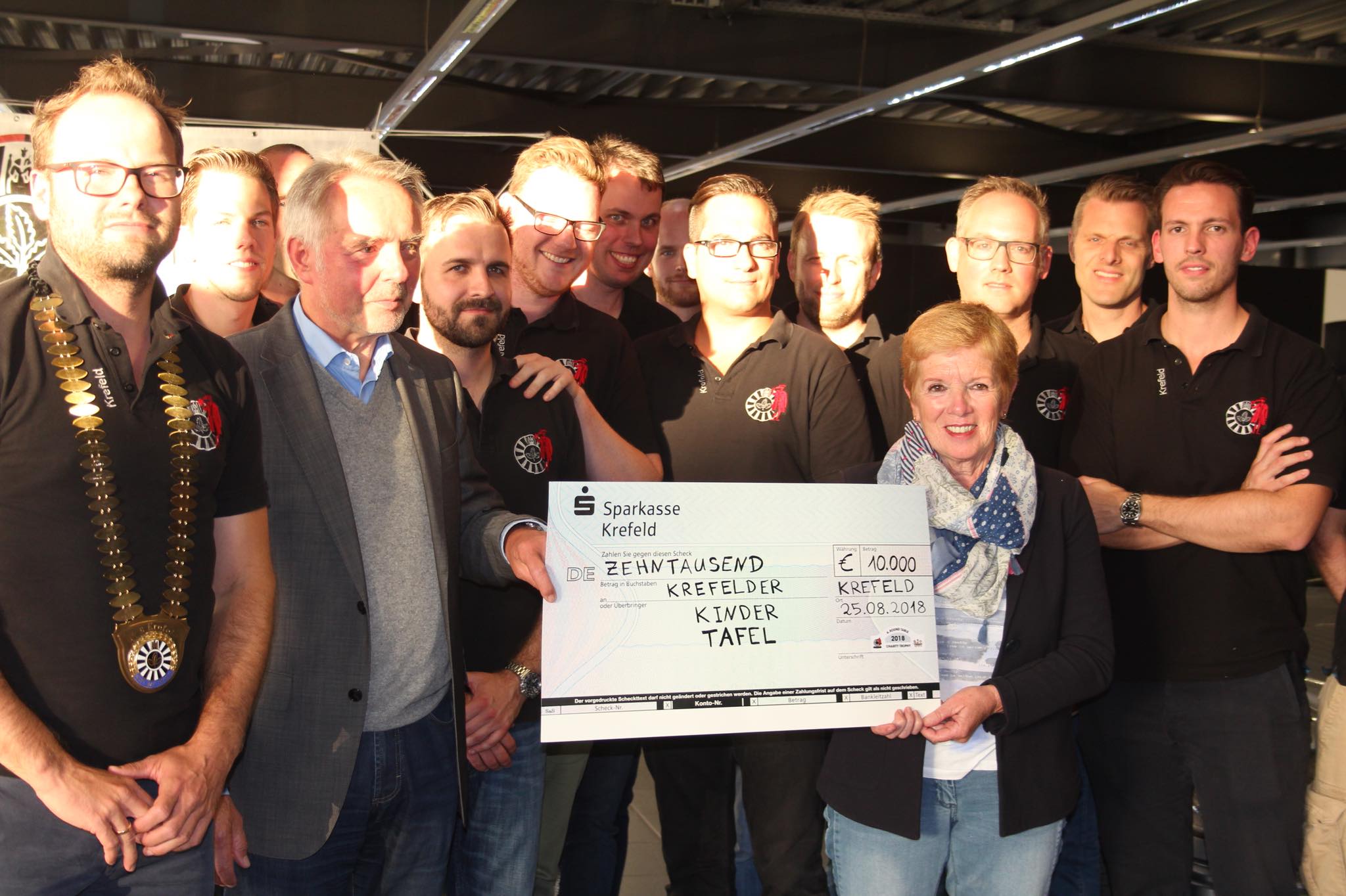 Die Diesjahrige Charity Trophy Des Tafel Krefeld E V Facebook