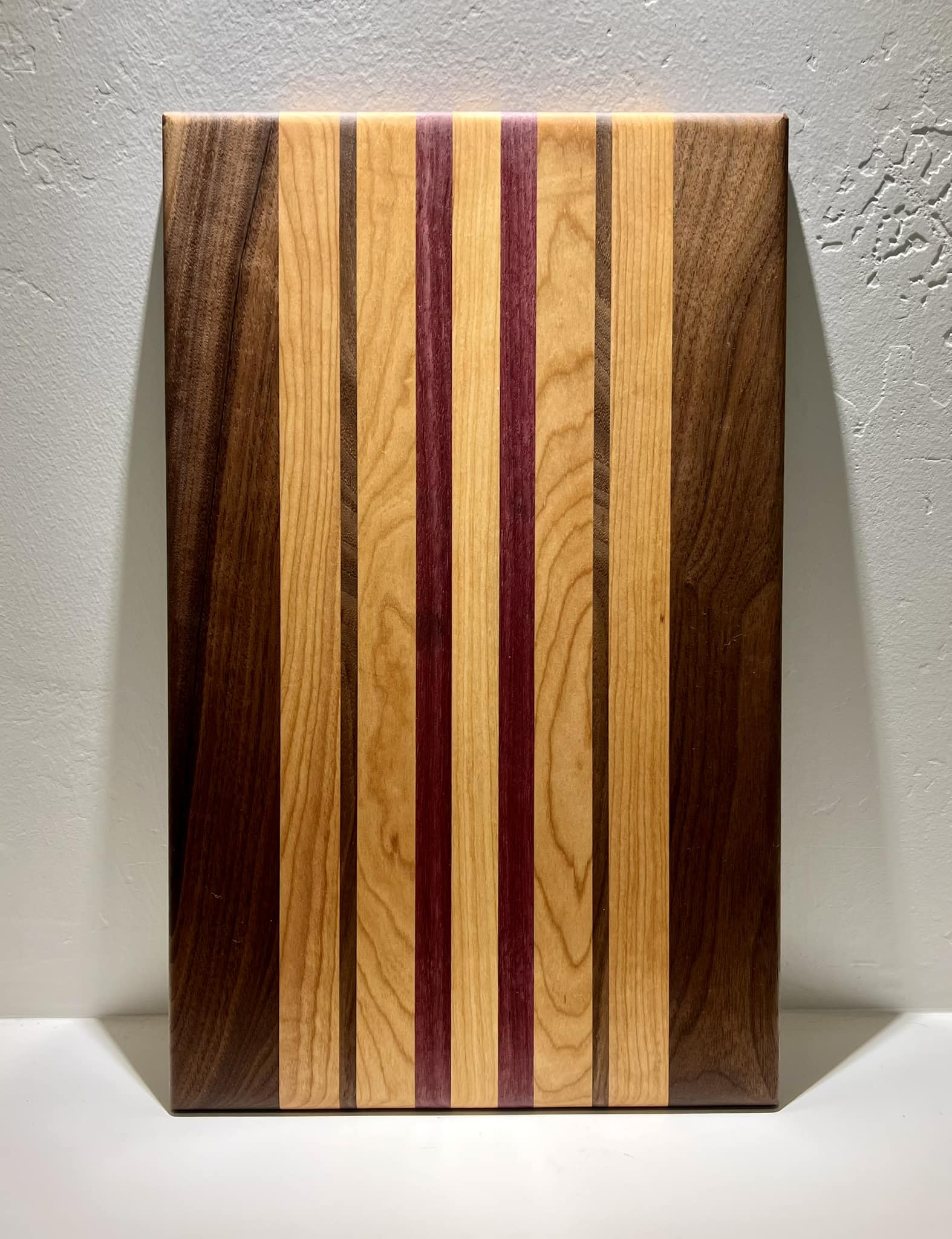 This beautiful cutting board has... - Derek Smiley Woodworks | Facebook