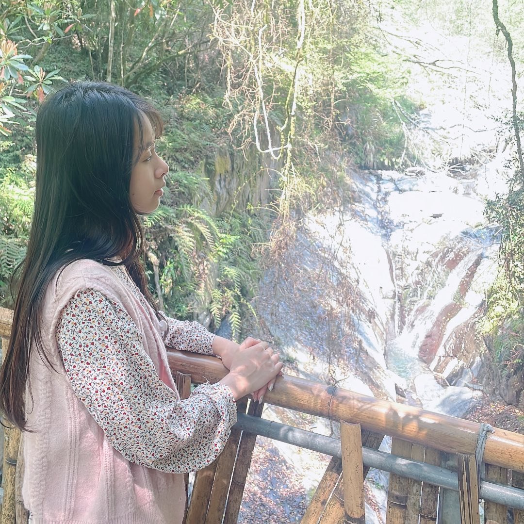 Yin - 微笑的眼睛，才能看見美麗的風景； 簡單心境，才能擁有快樂心情。 沒有陽光，就得學會享受風雨的清涼； 沒有鮮花，那就感受泥土的芬芳 ...