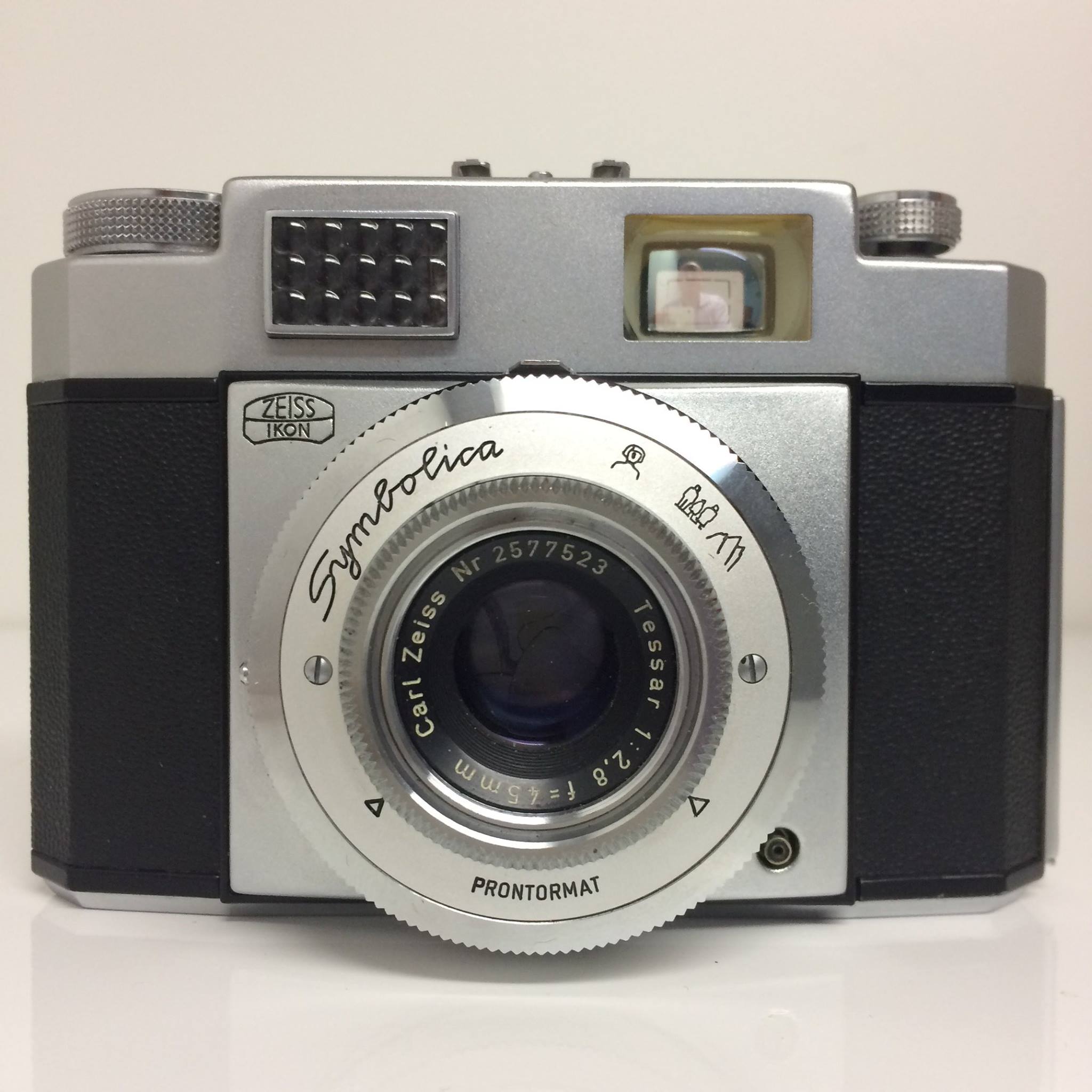 Zeiss Ikon Symbolica II 35mm point and shoot camera review