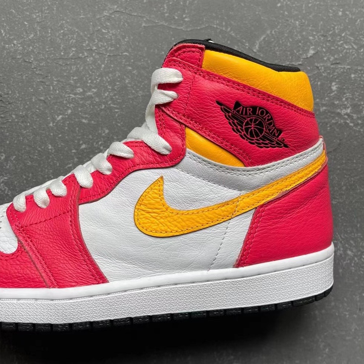 AIR JORDAN 1 ZOOM CMFT White/True Red Available now! (FCFS) Shiekh 