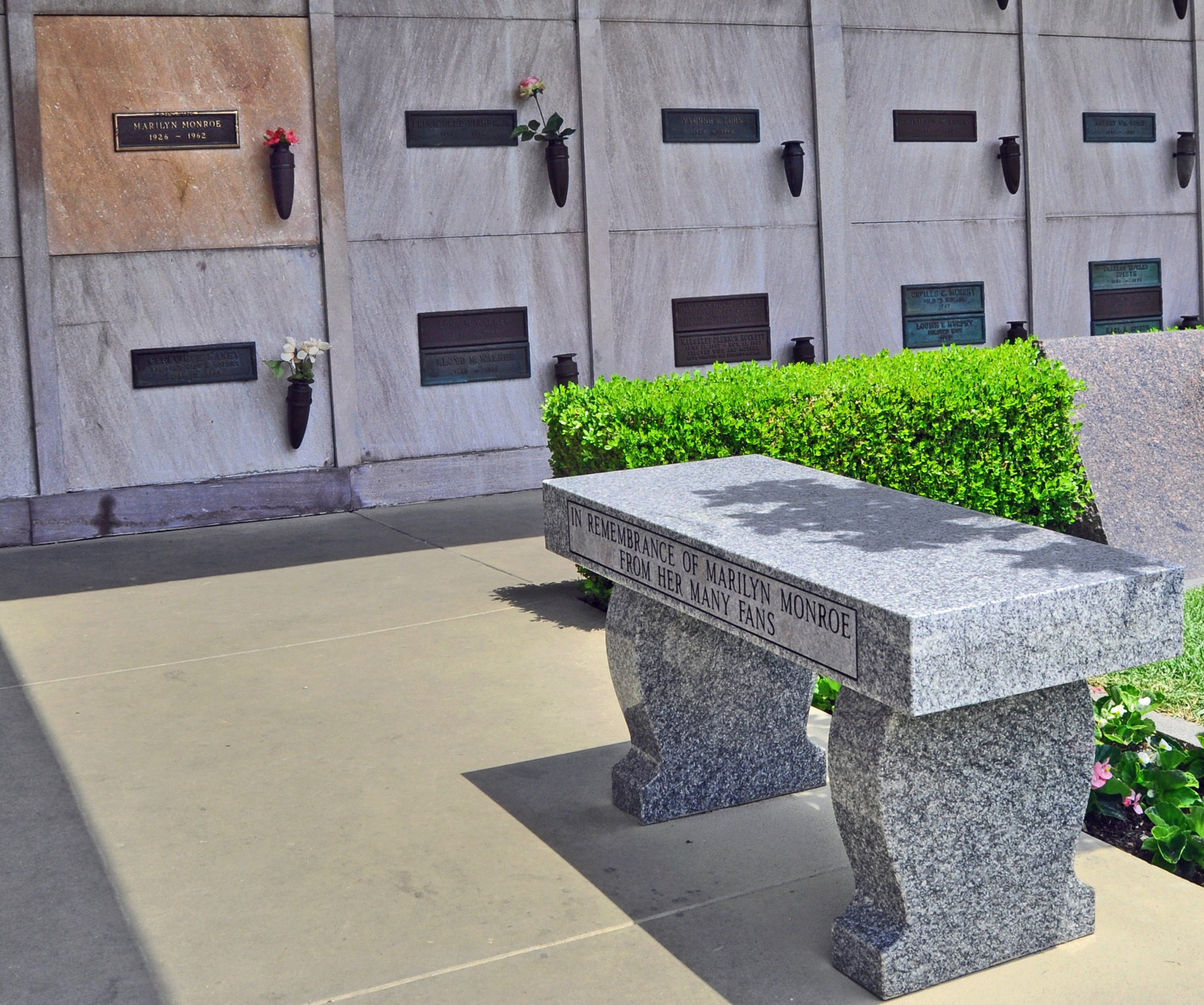 funeral marilyn monroe green dress Monroe's at Westwood Village Memorial Park Sole Type_Leather