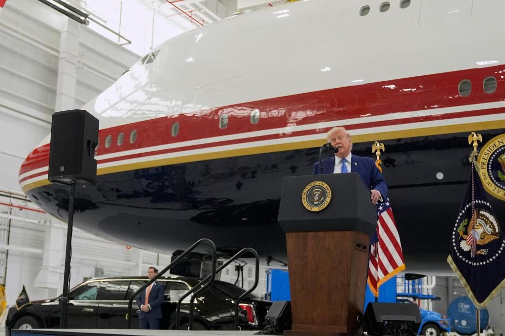 🇺🇸 NEW AIR FORCE ONE UNVEILED The Air Force just gave the public