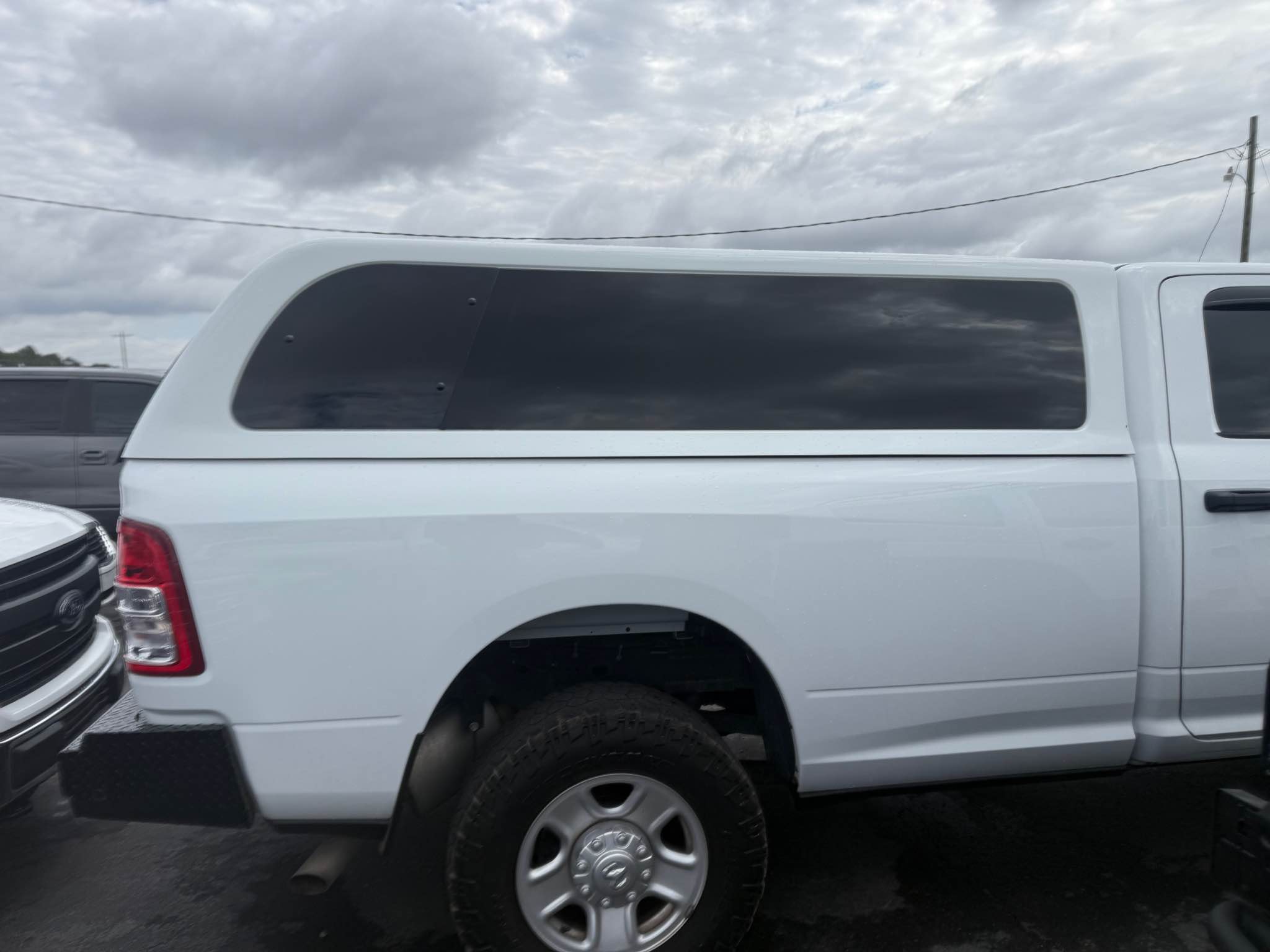 SNUG fiberglass camper shell - Car Exterior Parts - Windyville ...