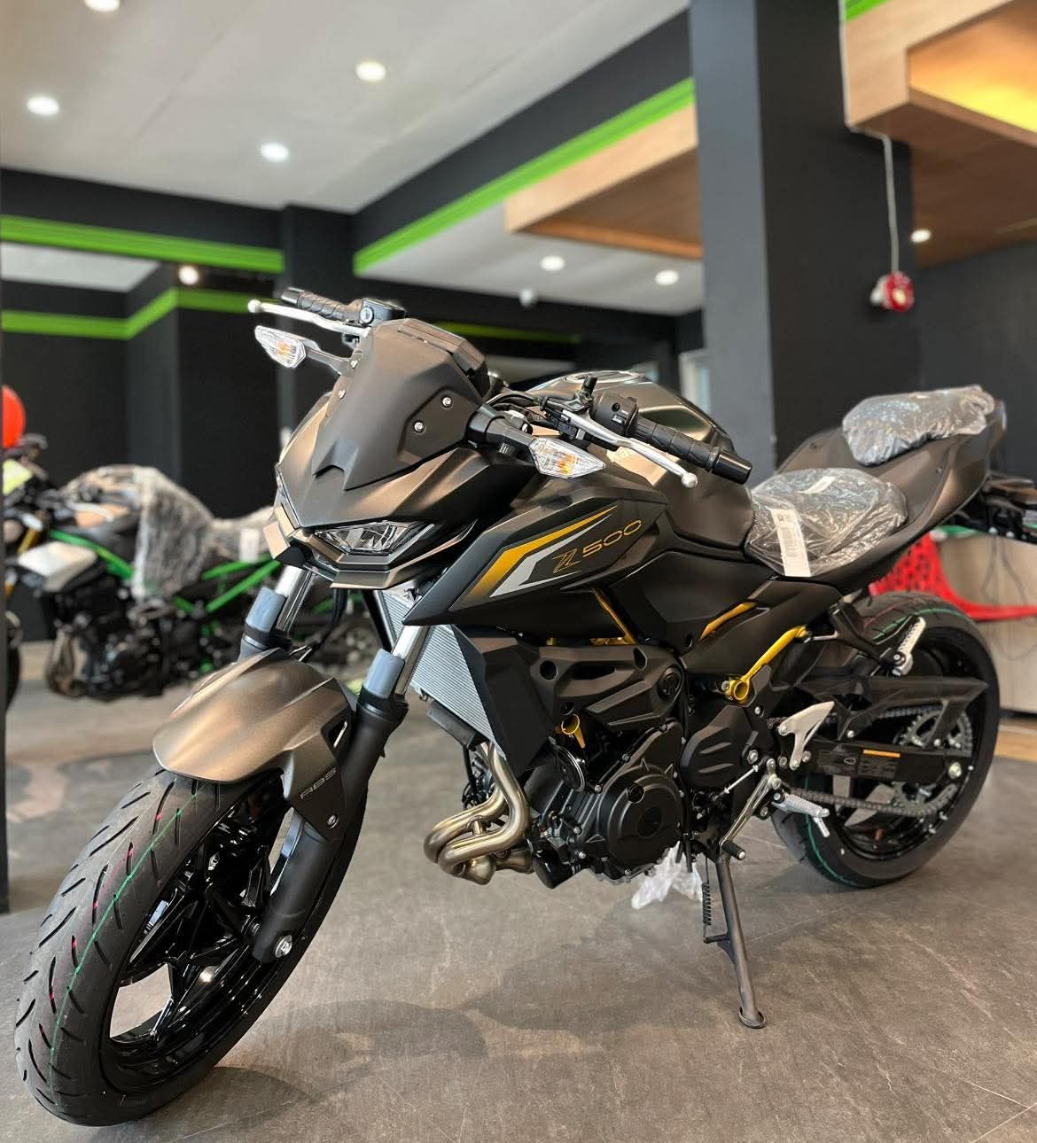 🏍️ Kawasaki Z500 2027 💰 SRP: ₱292,000 Ready to take your ride