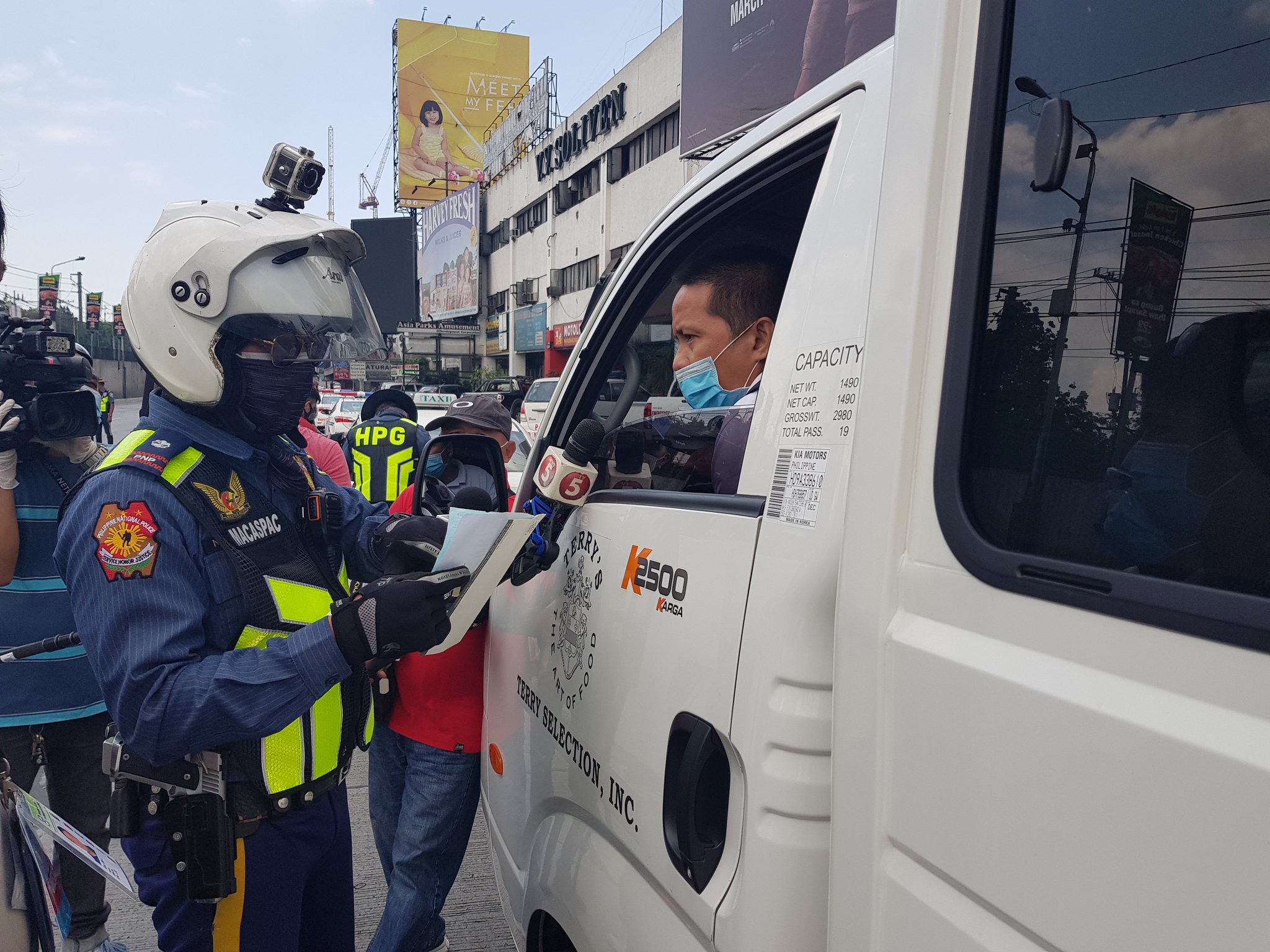 News5 - Naglagay ng checkpoint ang PNP-HPG at MMDA sa... | Facebook
