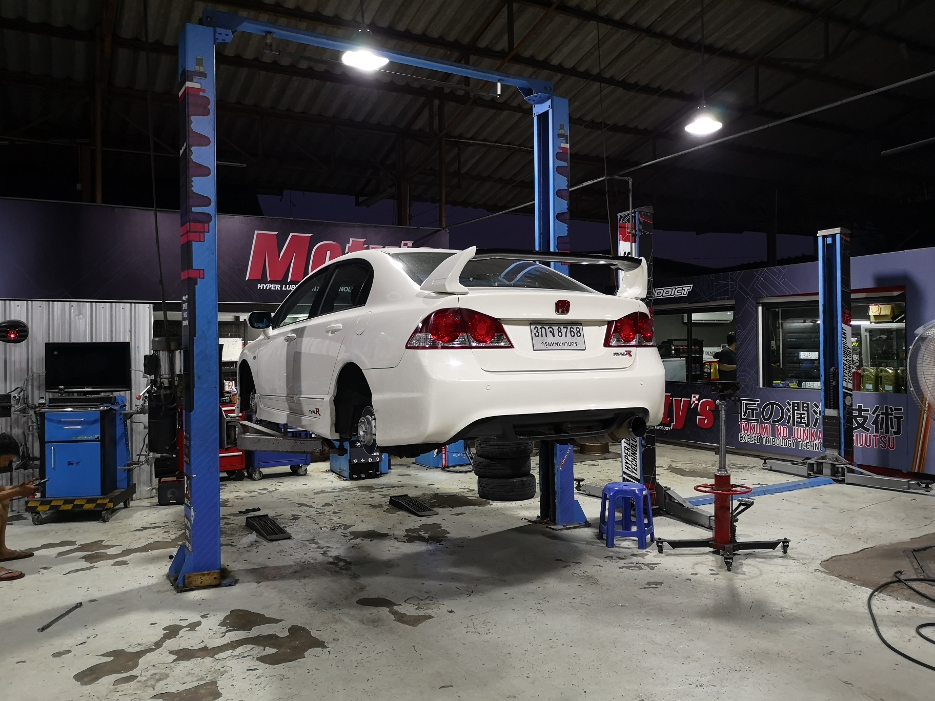 รอบค่ำยางใหม่ 4 เส้น #AutoAddict... - Auto Addict Thailand