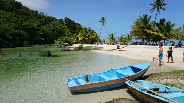 Casa Rápido - El Rio Frio, Rincon” Las galeras ,Samana...