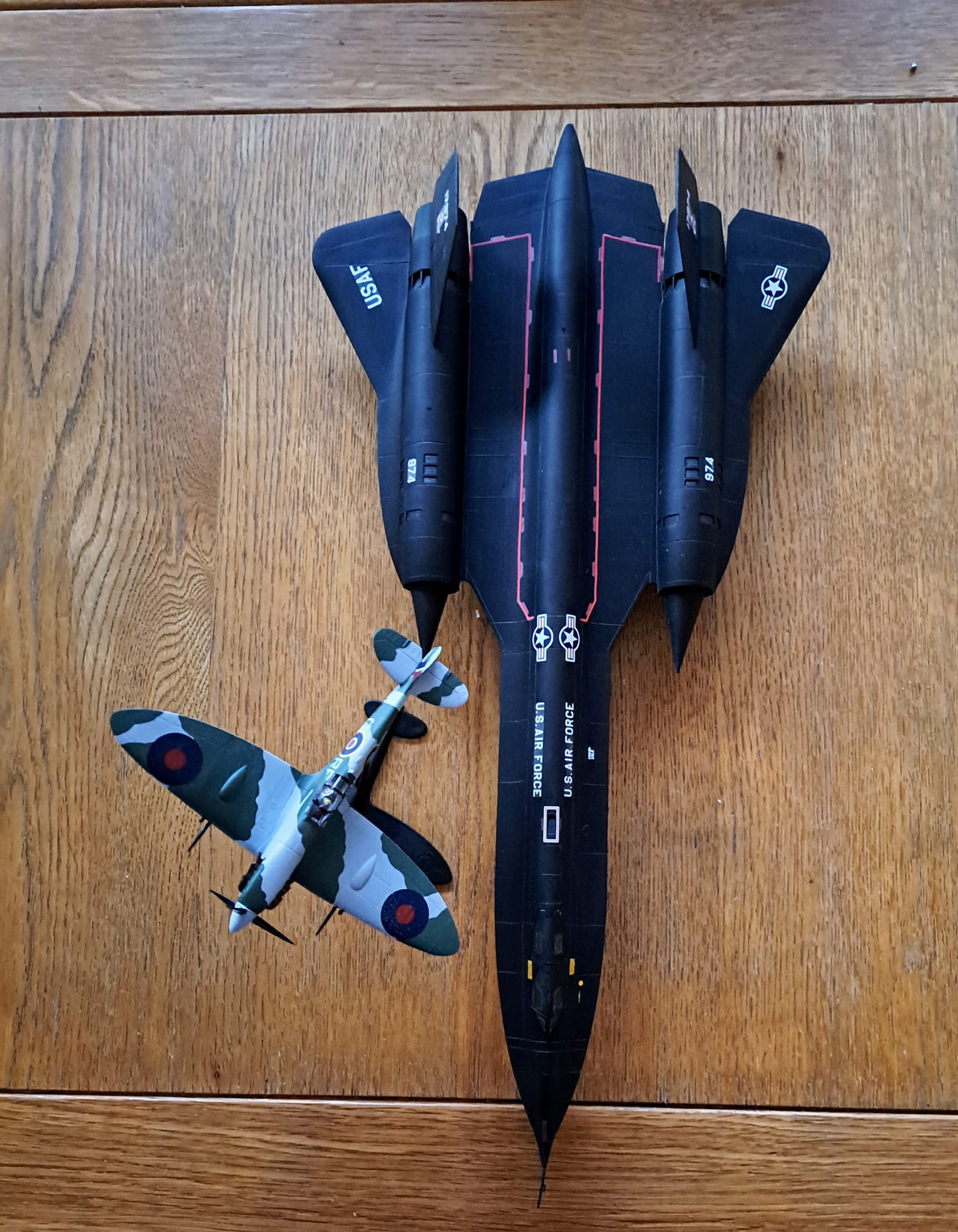 First pics with the two airplanes 1-72 Italeri SR-75