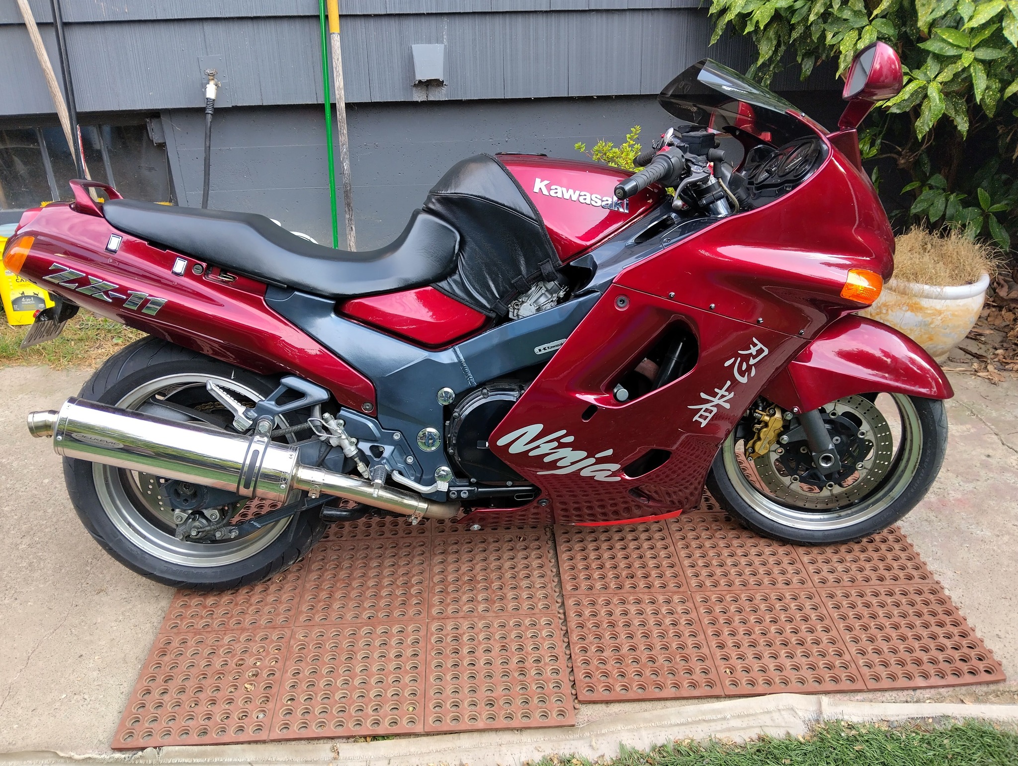 Here's my kawasaki zx7r 1997 p2 ninja🙂