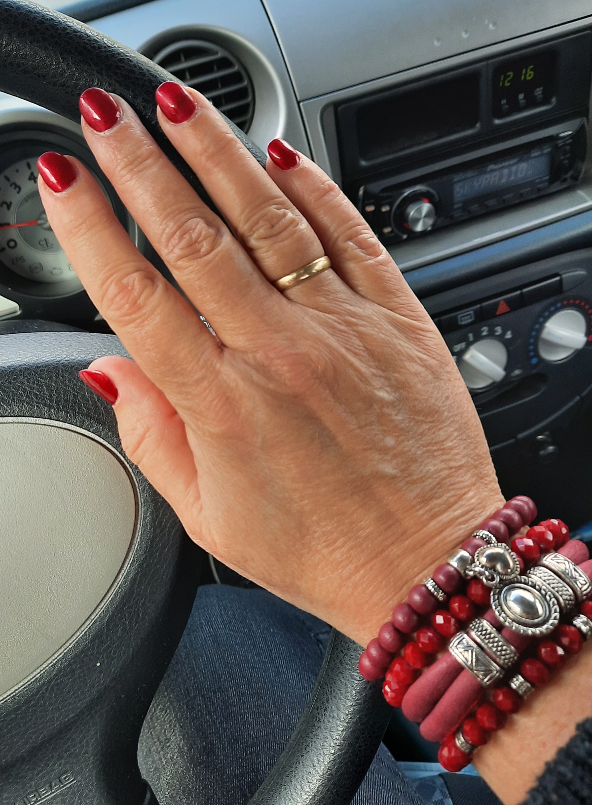 'ON THE ROAD' IN ROOD Zelfs in... - JOELS sieraden & zo
