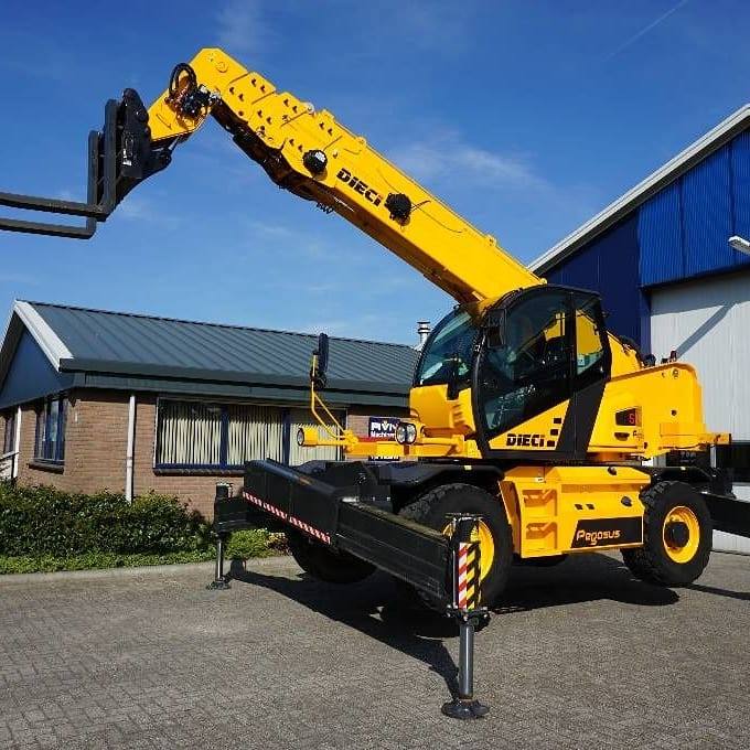 Rotating Telehandler