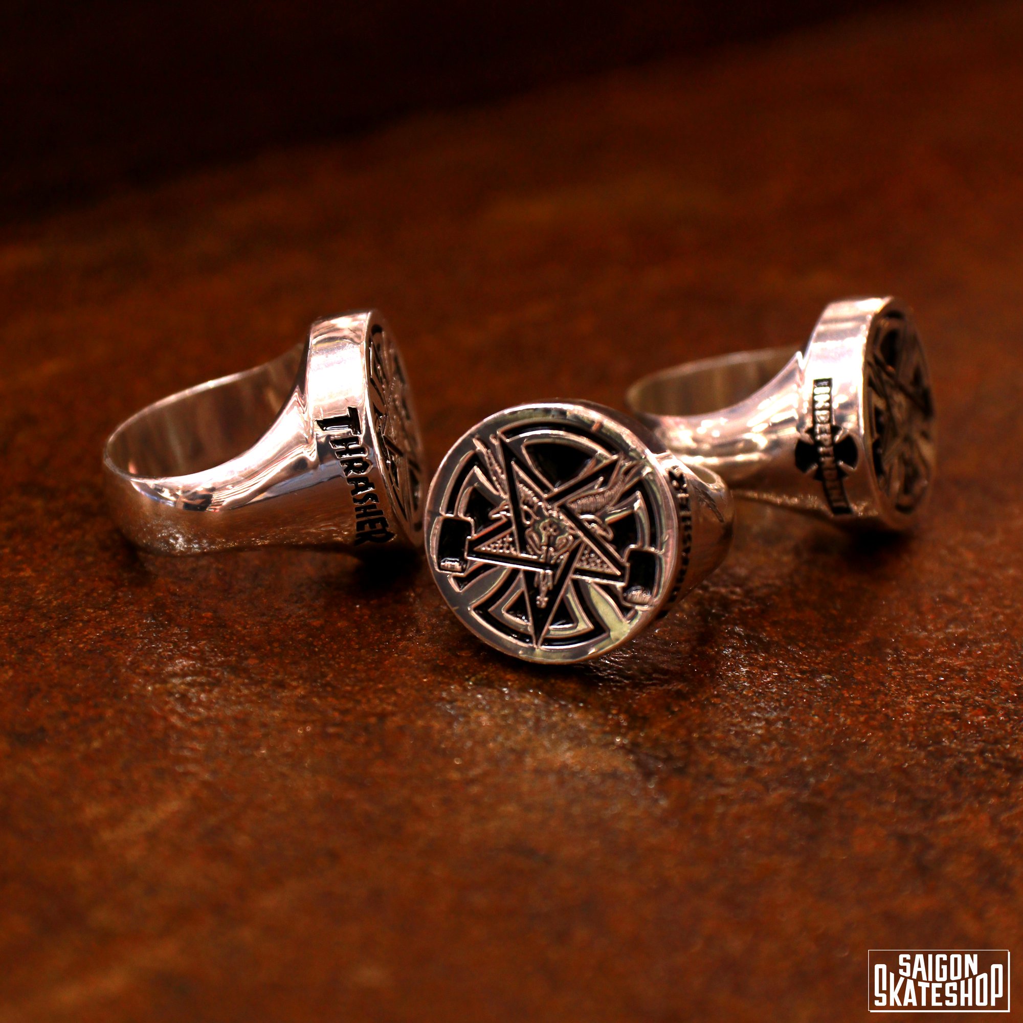 INDEPENDENT x THRASHER PENTAGRAM RING SIZE : 9 / 10 . 600K