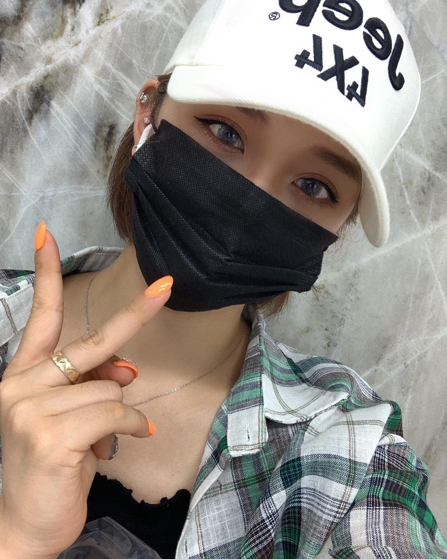 AREAL - ‪[#다비]여러분 안녕하세요! 저는 박다비라고합니다 ️ 오늘부터 수도권 2.5단계니까 밖에... | Facebook