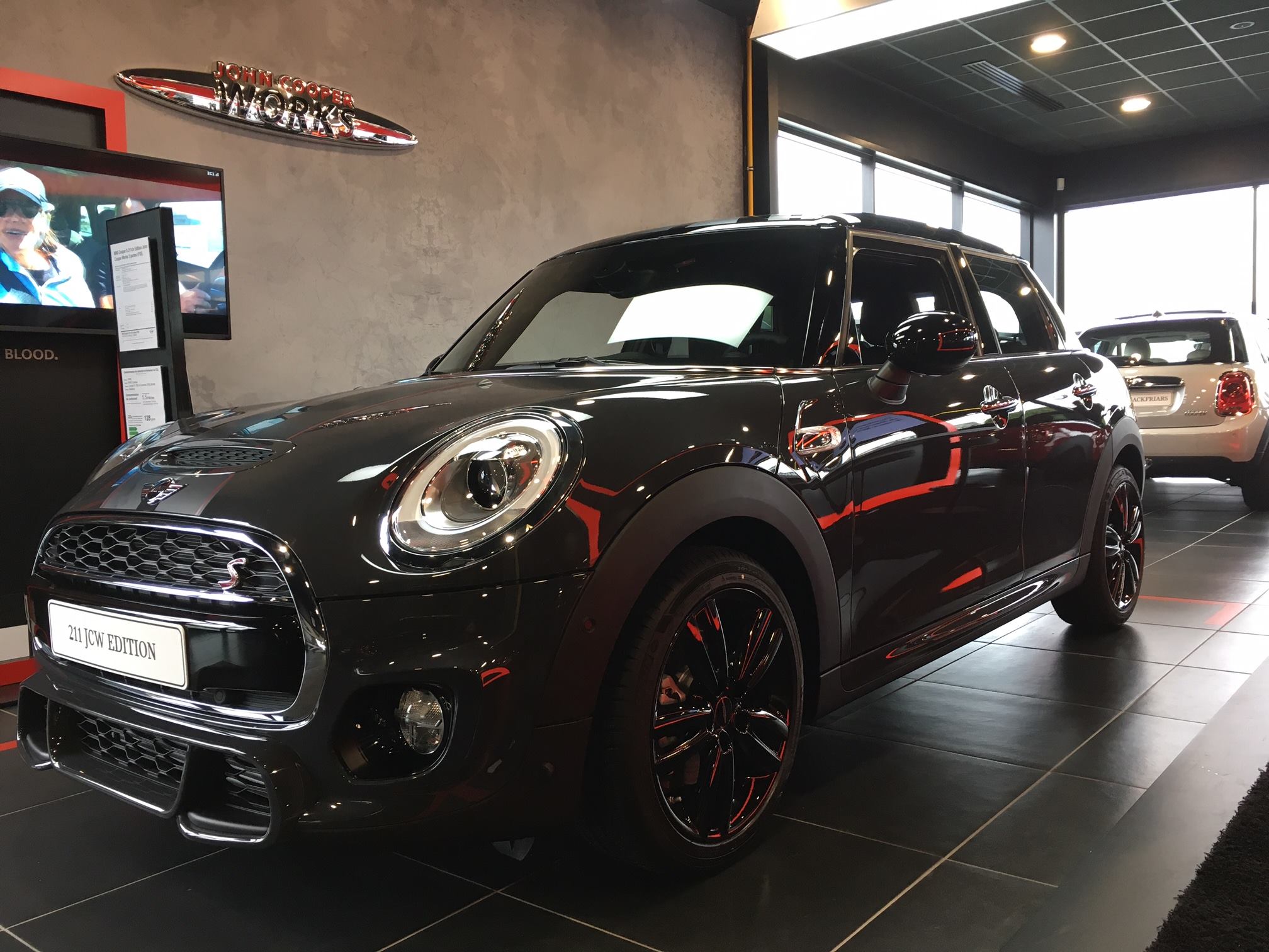 MINI 211 John Cooper Works Edition 🏁 >>... - MINI STORE TOURS