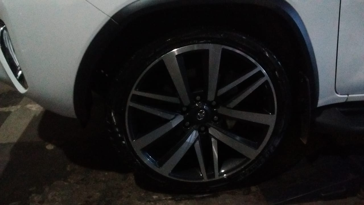 Sport Rodas - Toyota SW4 com rodas aro 22' polegadas... 😎💪...