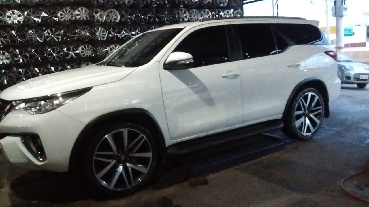 Sport Rodas - Toyota SW4 com rodas aro 22' polegadas... 😎💪...