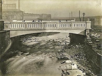 Rochdale - Here's a rare photograph of the River Roch bridge at ...