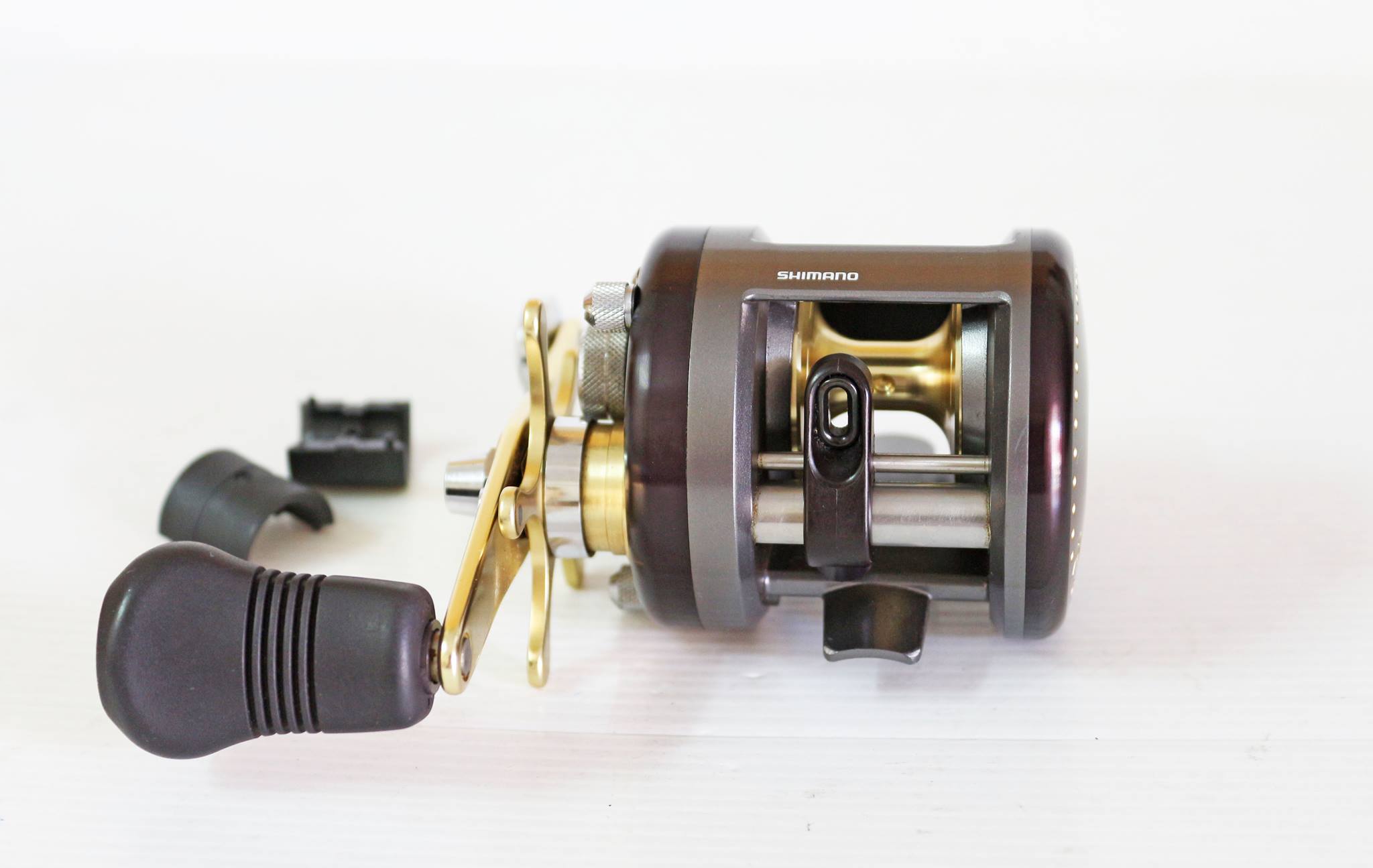 Shimano AXIS 400 F มือสองจากญี่ปุ่นมีเเต่ตัวรอก สภาพรอกสวยมาก ริ้ว