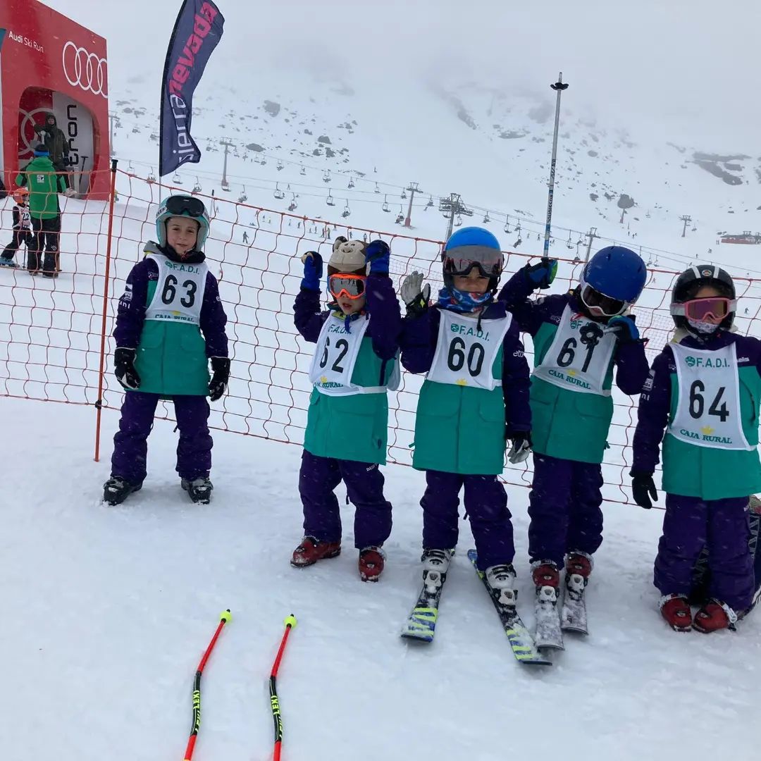 Snowtracks - Club y Escuela de Esquí | Cenes de la Vega