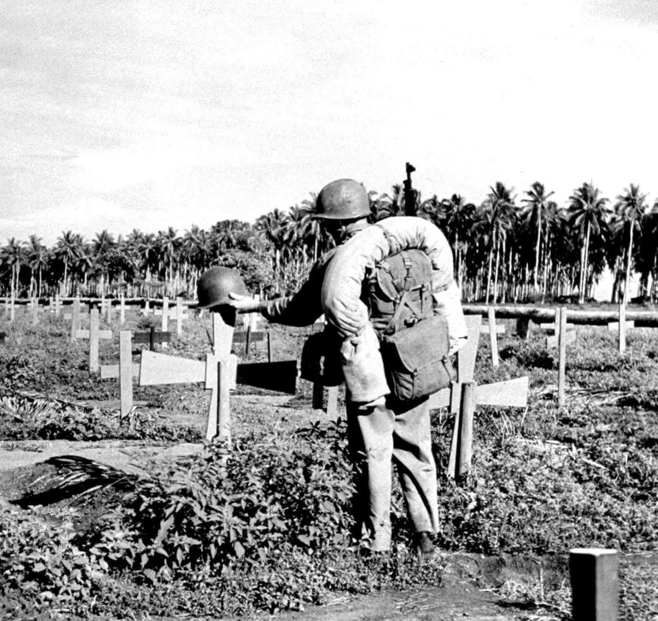 World - Marine still armed with a M1903 Springfield says goodbye to a ...