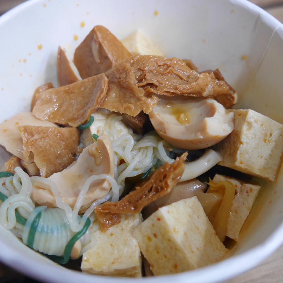 Ruei的無肉日常 - 🙋🏻 #新莊素食 #新北素食 #爆汗系的素食麻辣燙 💦 Manaru 麻辣蔬食滷味...