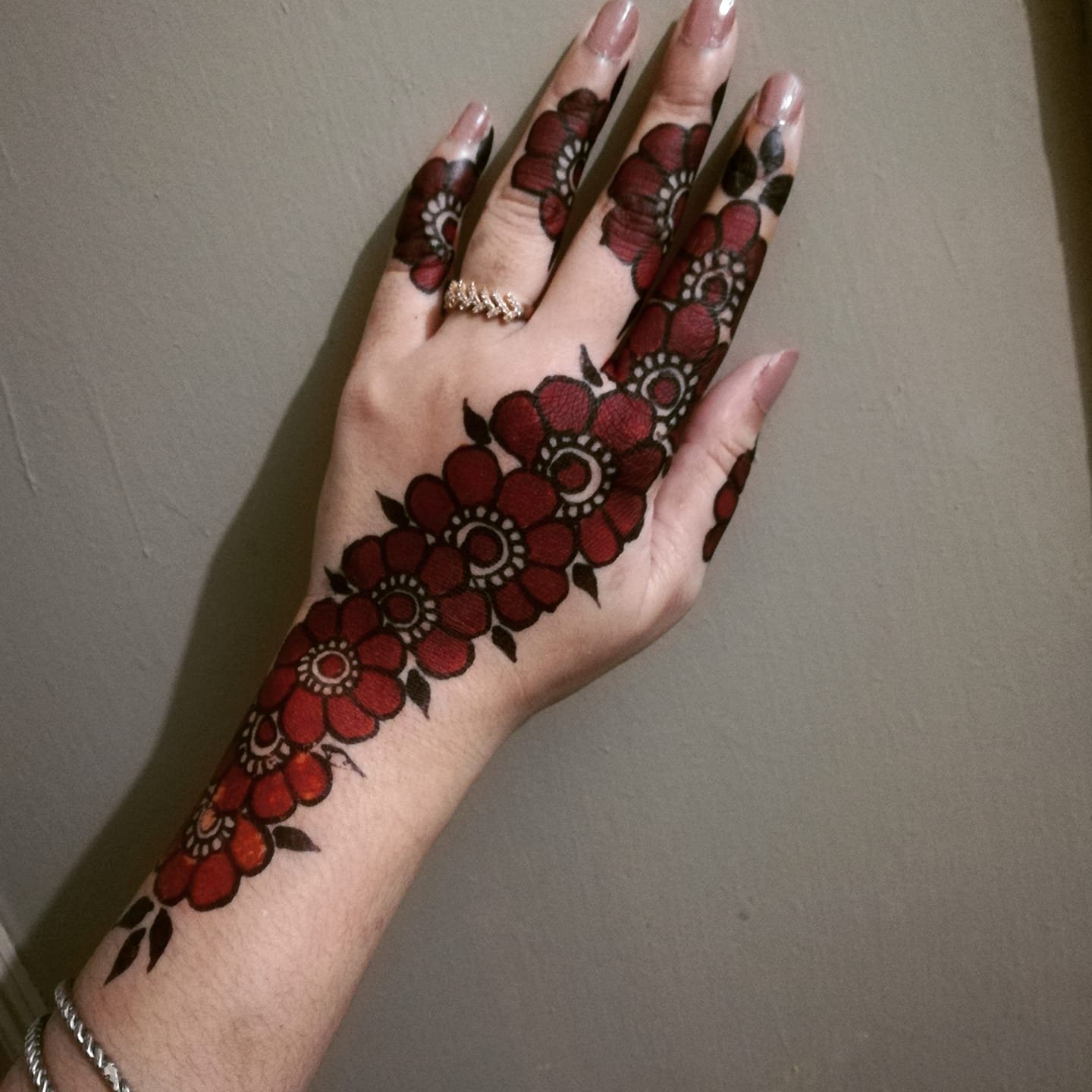 Mehndi Designs Looking Awesome With Red And Black Facebook