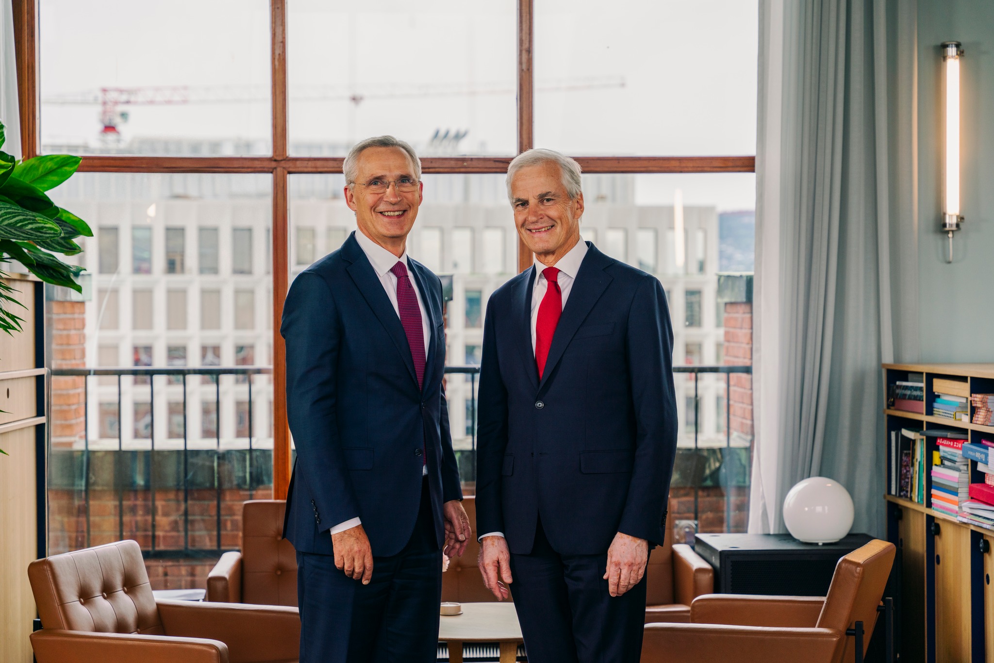 Samtale med statsminister Jonas Gahr Støre og finansminister Jens ...