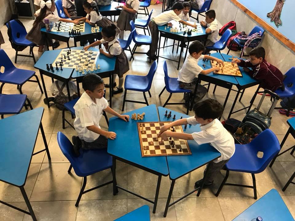 La Clase de Ajedrez ayuda a los... - Colegio SEBEC Tijuana