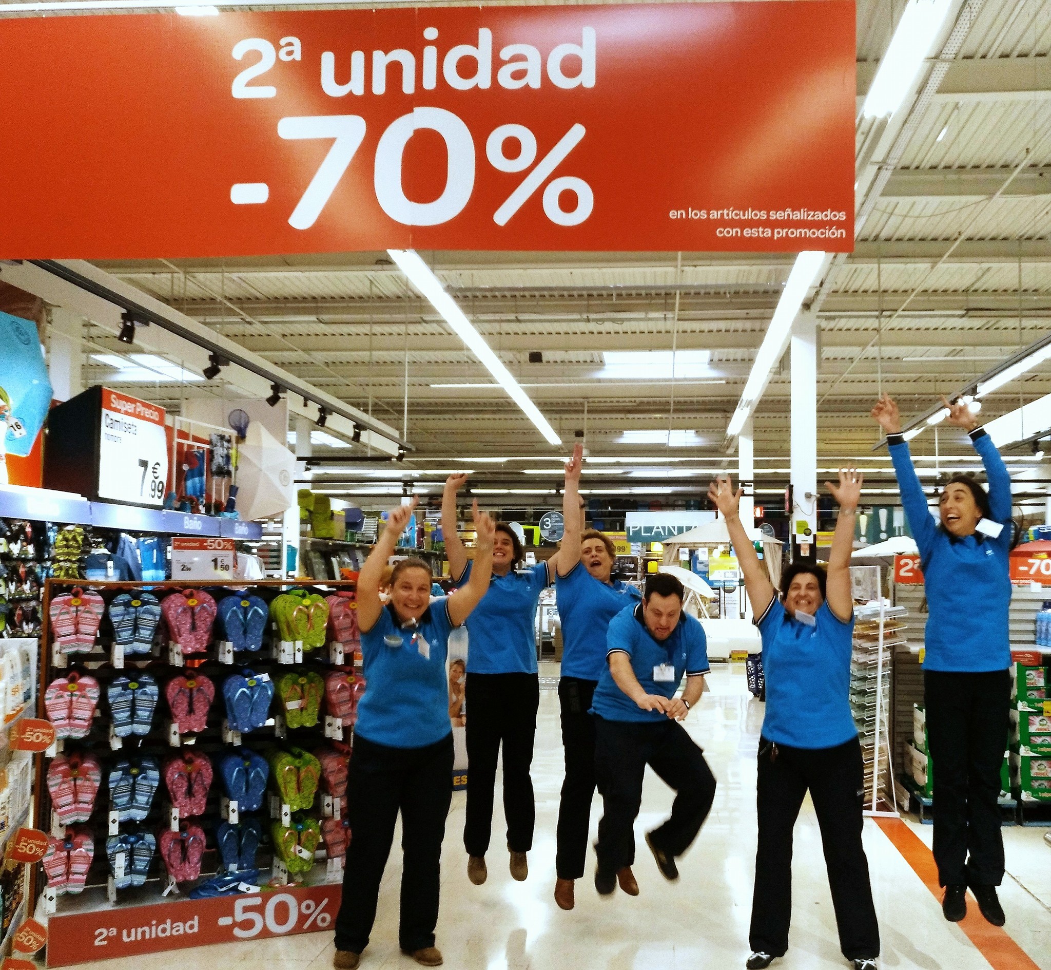 Carrefour Azabache - No sabemos si será porque se acerca el verano ...